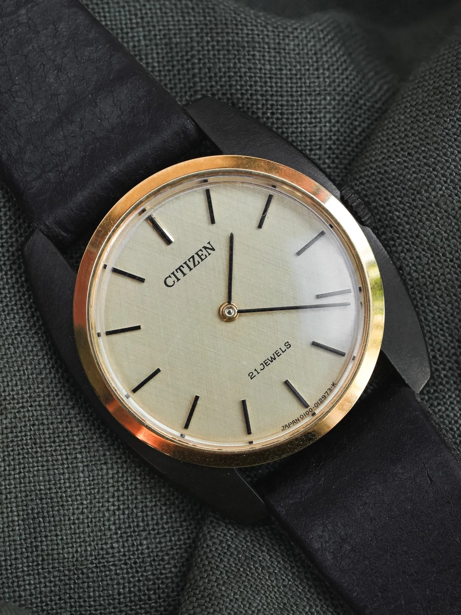 Citizen - Tonneau Noir Or - NOS - 1980s - Atelier Victor