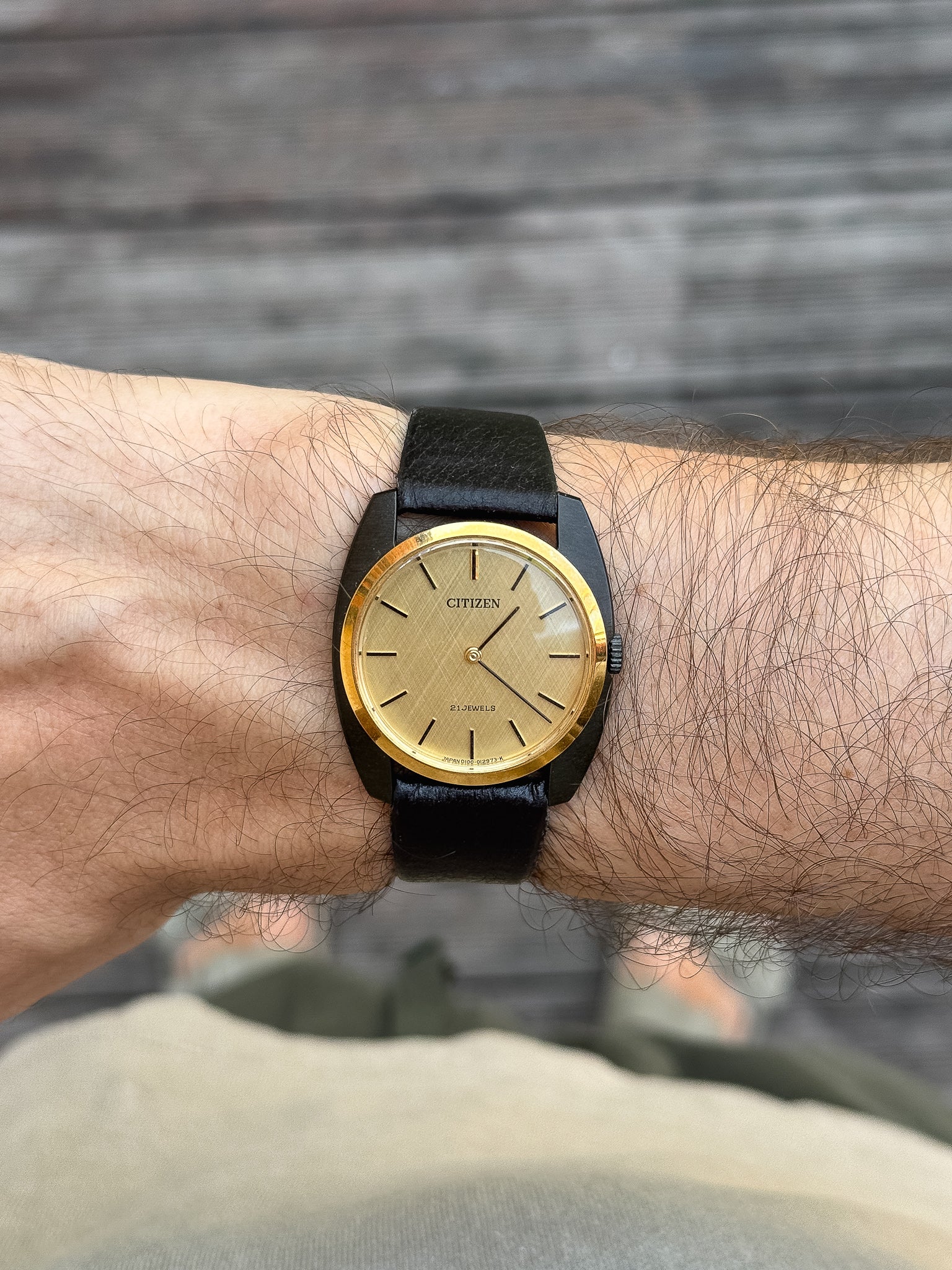 Citizen - Tonneau Noir Or - NOS - 1980s - Atelier Victor - Vintage Watch Shop