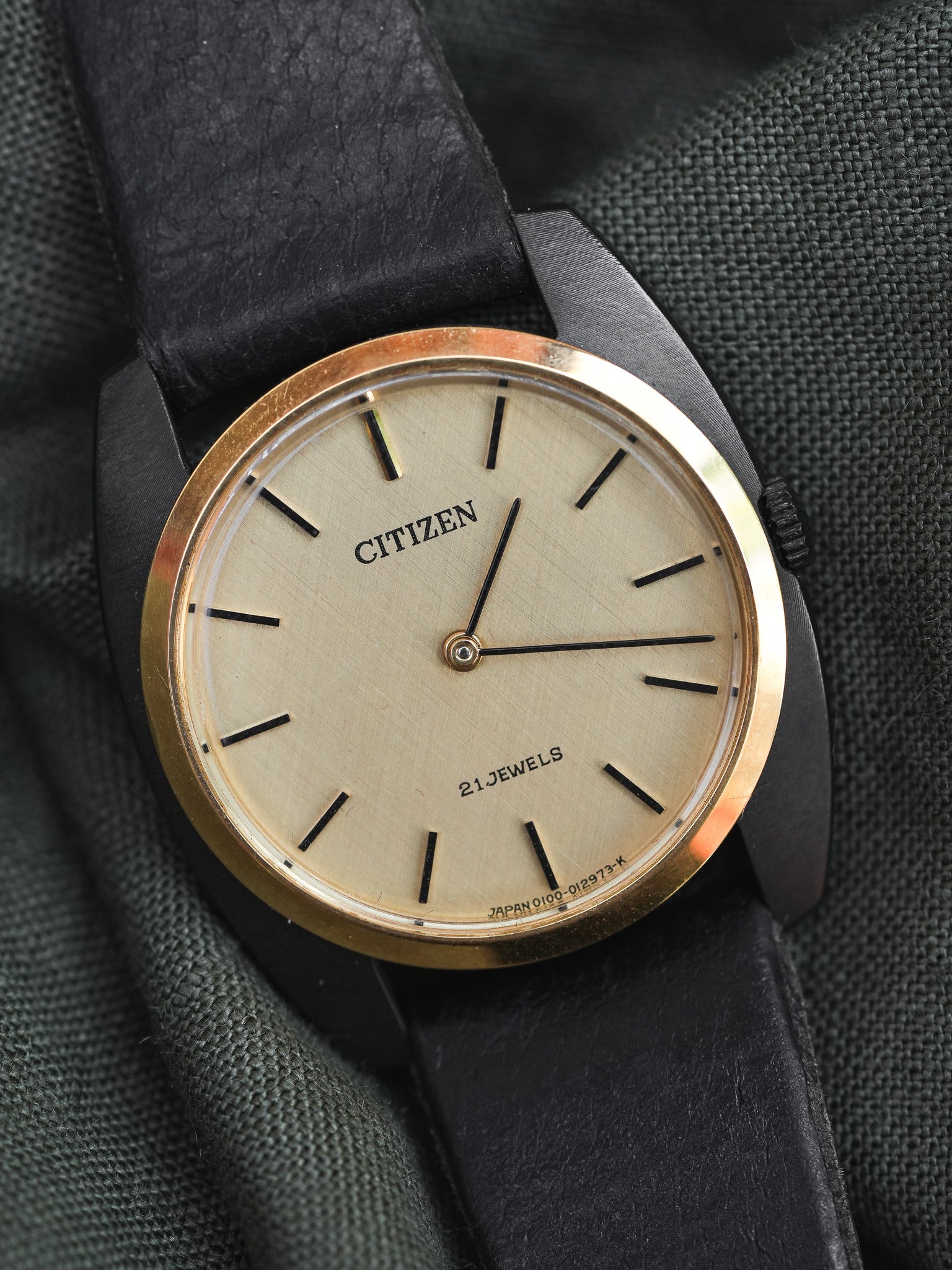 Citizen - Tonneau Noir Or - NOS - 1980s - Atelier Victor - Vintage Watch Shop