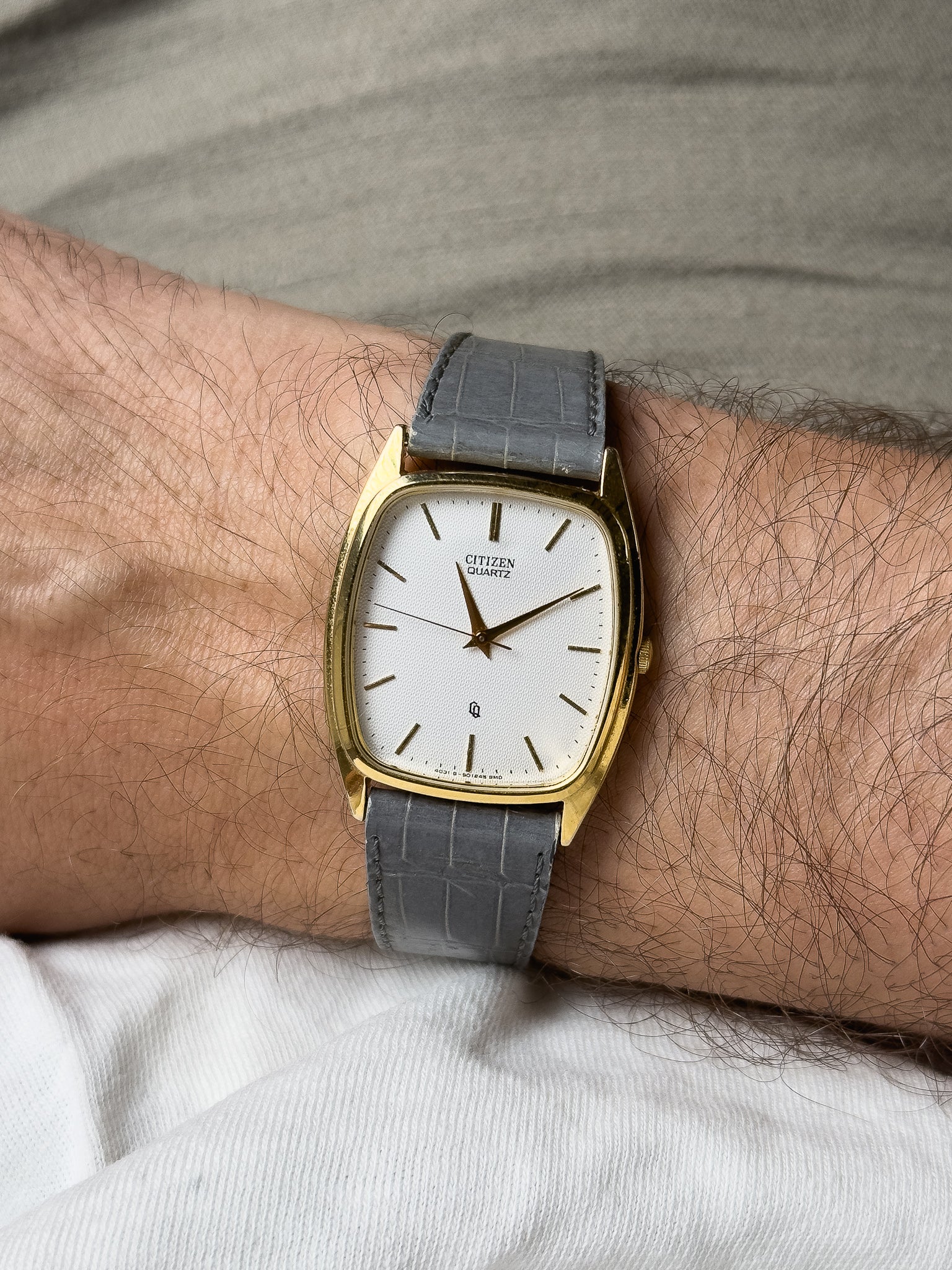 Citizen - Tonneau Or Cadran Clous de Paris Aiguilles dauphines - 1996 - Atelier Victor - Vintage  Shop