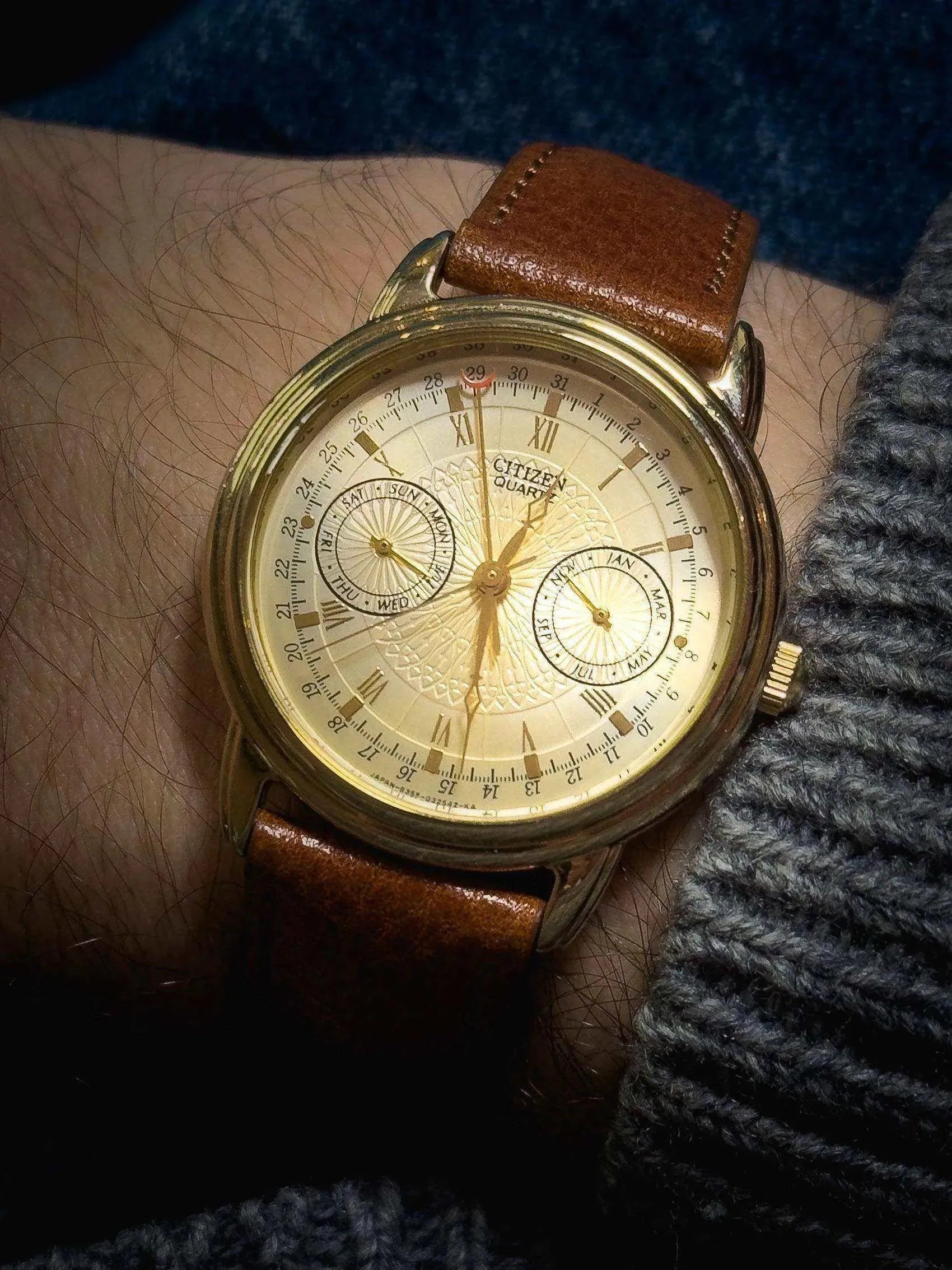Citizen - Triple Calendar Gold - 1991 - Atelier Victor Paris - Vintage Watch Shop Dubai