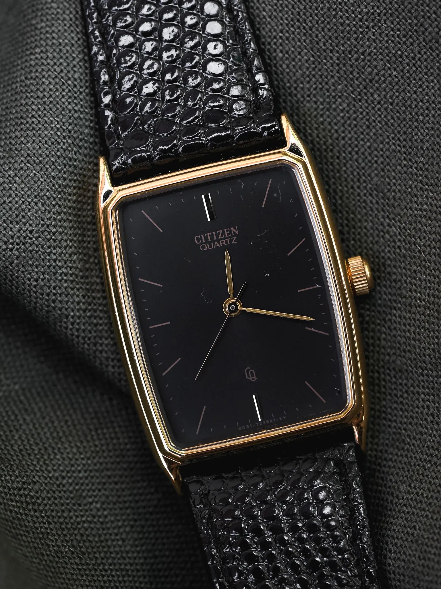 Citzen - Tank Allongée Noir Or - NOS - 1980s - Atelier Victor