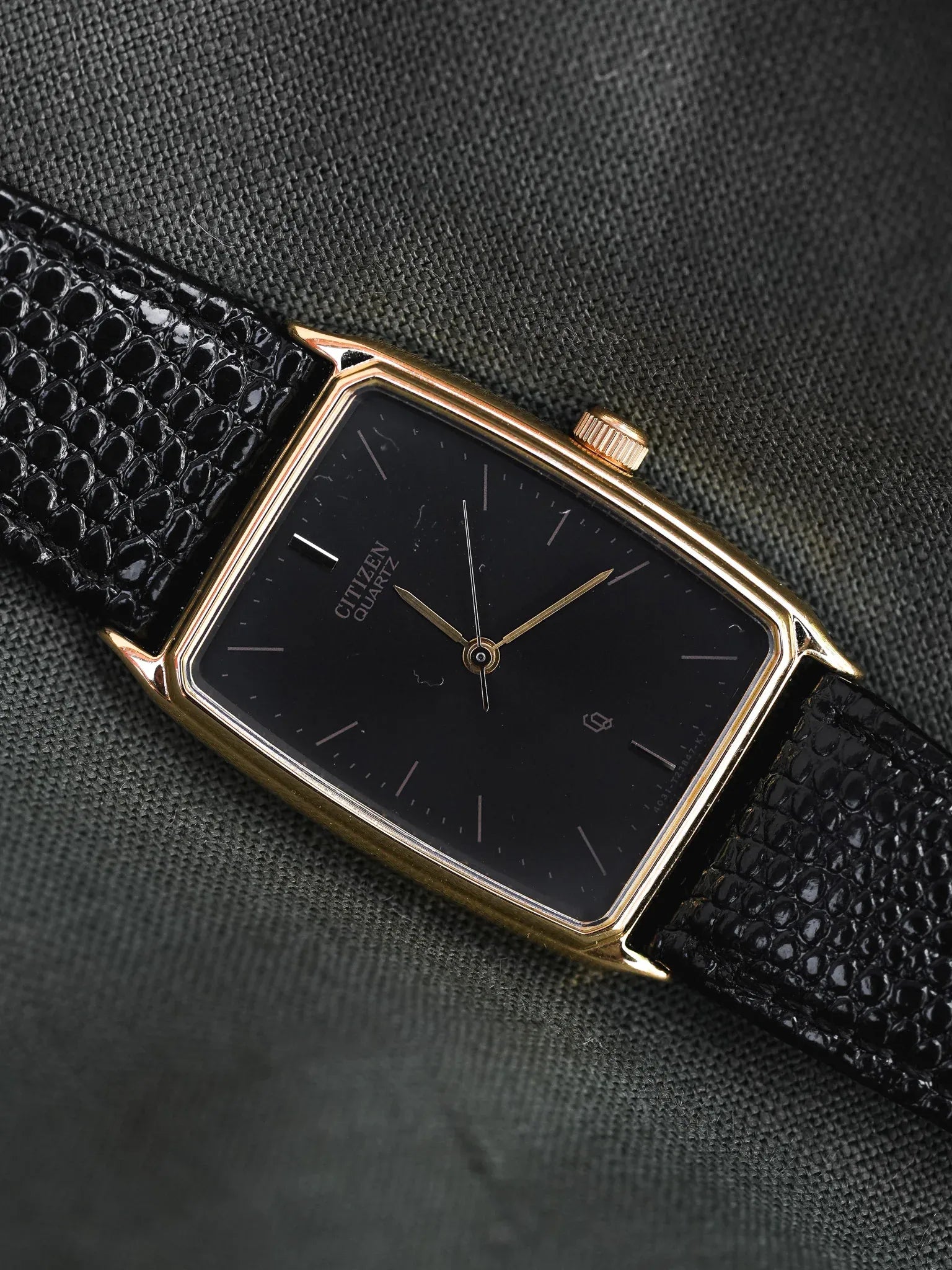 Citzen - Tank Allongée Noir Or - NOS - 1980s - Atelier Victor