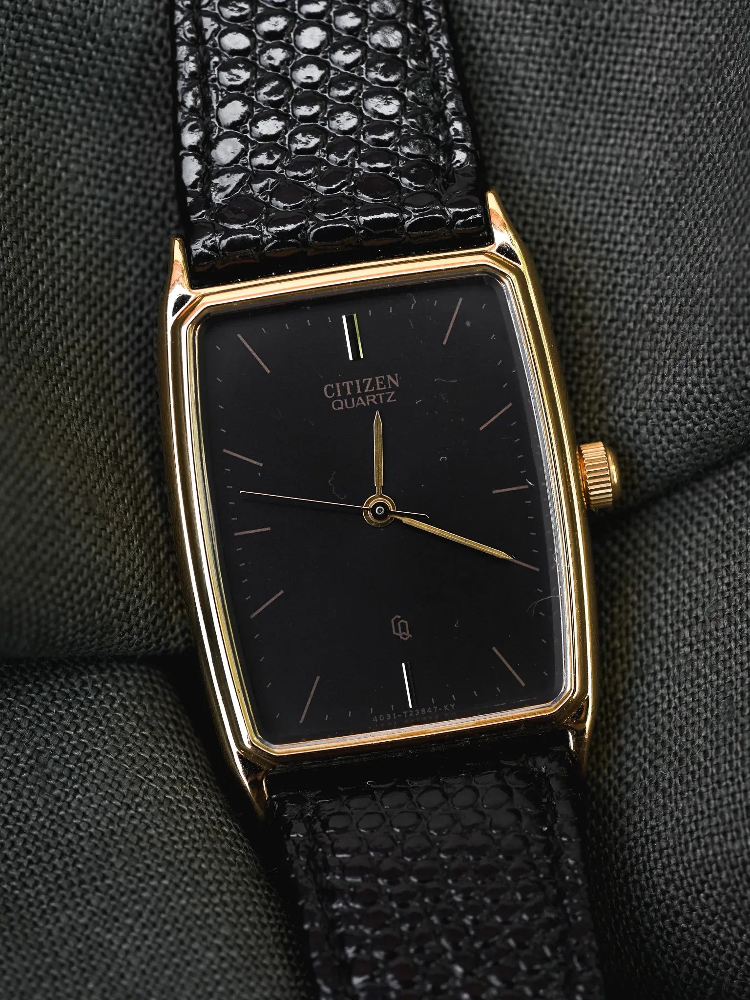 Citzen - Tank Allongée Noir Or - NOS - 1980s - Atelier Victor