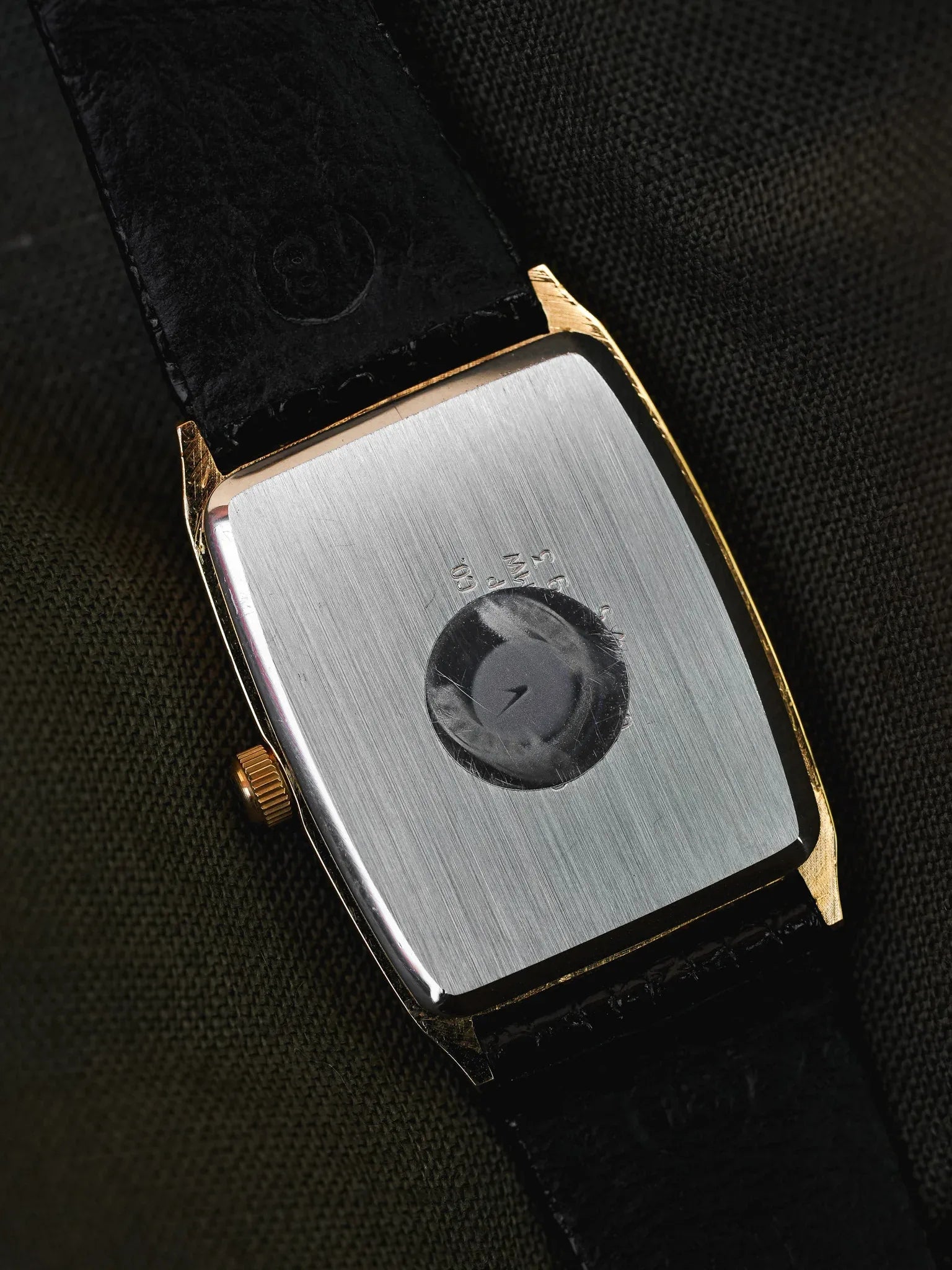 Citzen - Tank Allongée Noir Or - NOS - 1980s - Atelier Victor