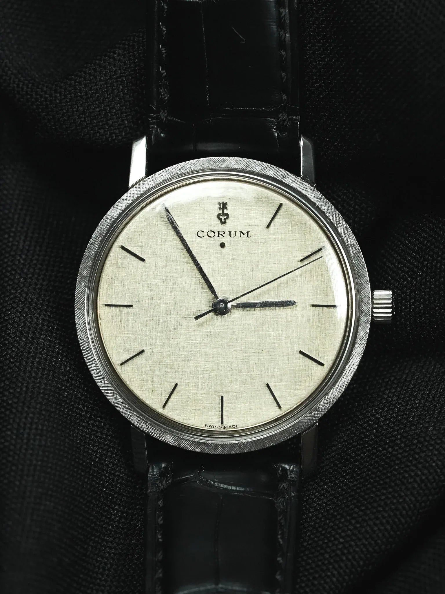 Corum - Acier Cadran Lin Argent - 1980s - Atelier Victor