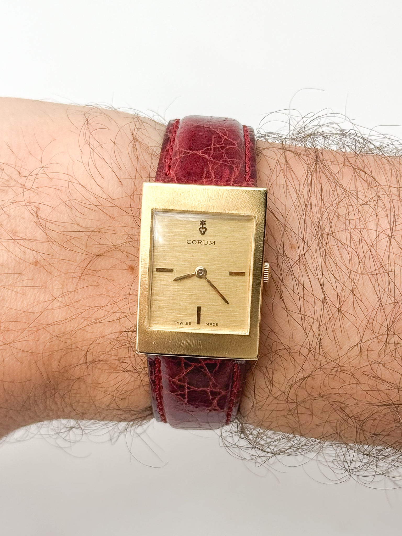 Corum - Tank Or Jaune 18k Cadran lin - 1970s - Atelier Victor Paris - Vintage Watch Shop Dubai