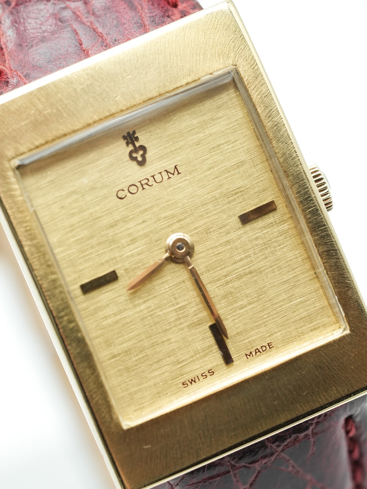 Corum - Tank Or Jaune 18k Cadran lin - 1970s - Atelier Victor Paris - Vintage Watch Shop Dubai