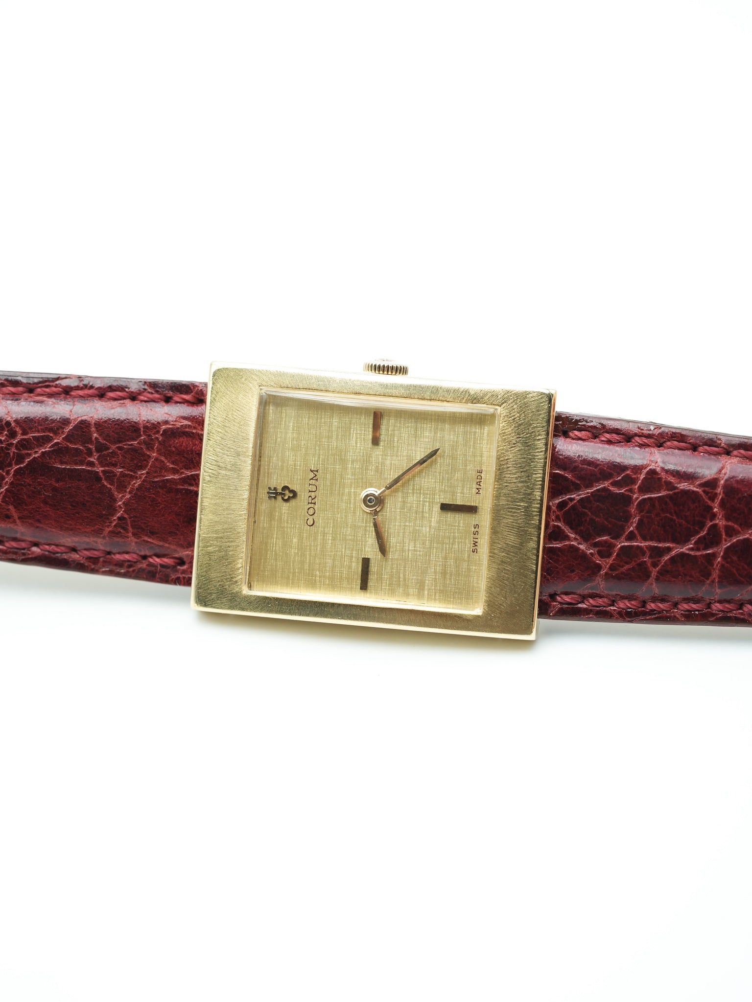 Corum - Tank Or Jaune 18k Cadran lin - 1970s - Atelier Victor - Vintage  Shop