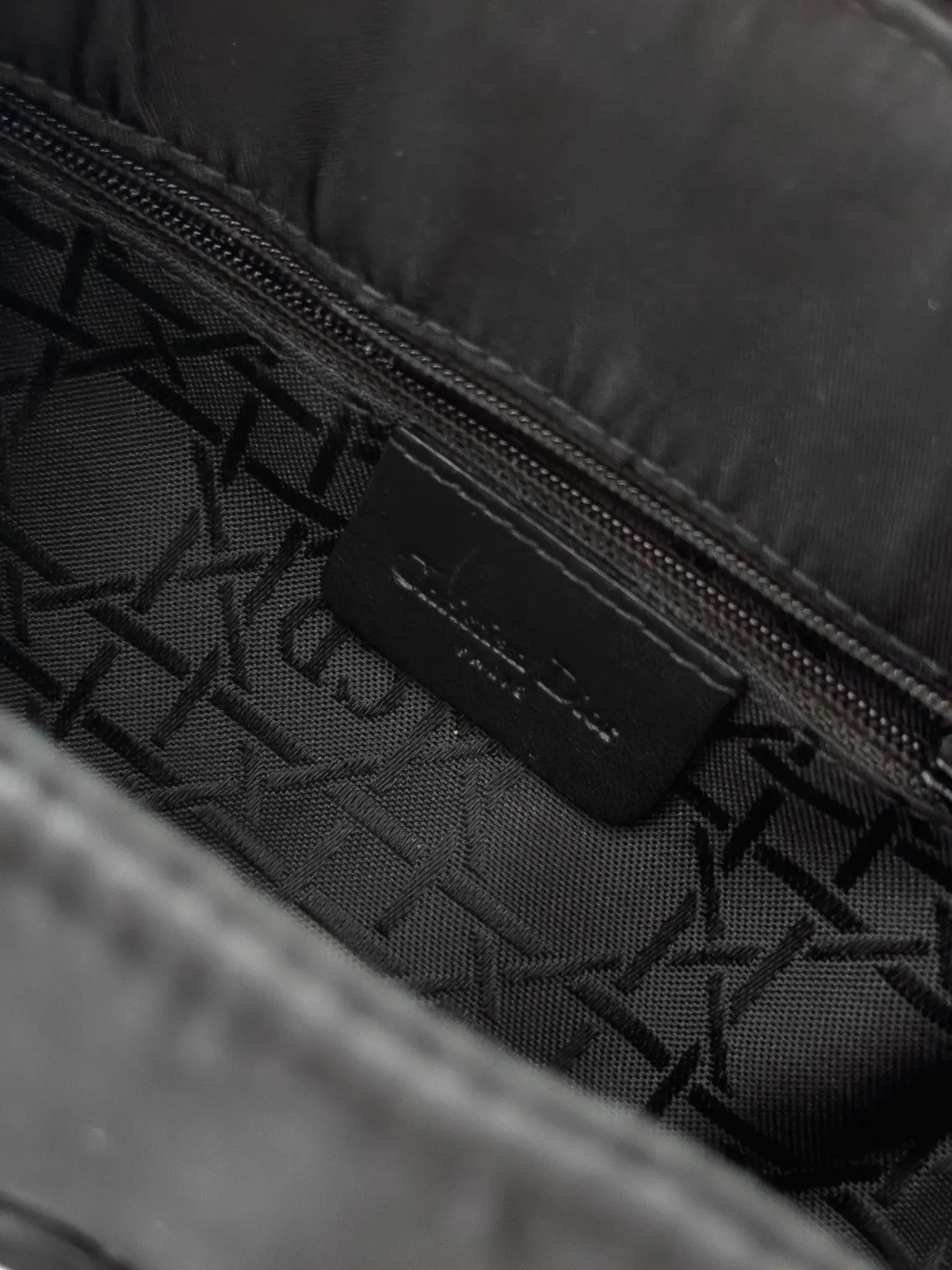 Dior - Sac à main noir perle - Atelier Victor Paris - Vintage Watch Shop Dubai