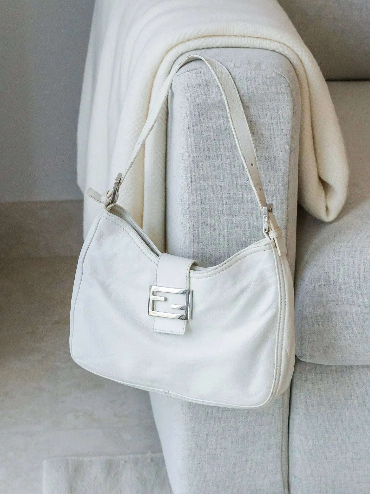 Fendi - Sac à main Baguette Blanc - Atelier Victor - Vintage  Shop