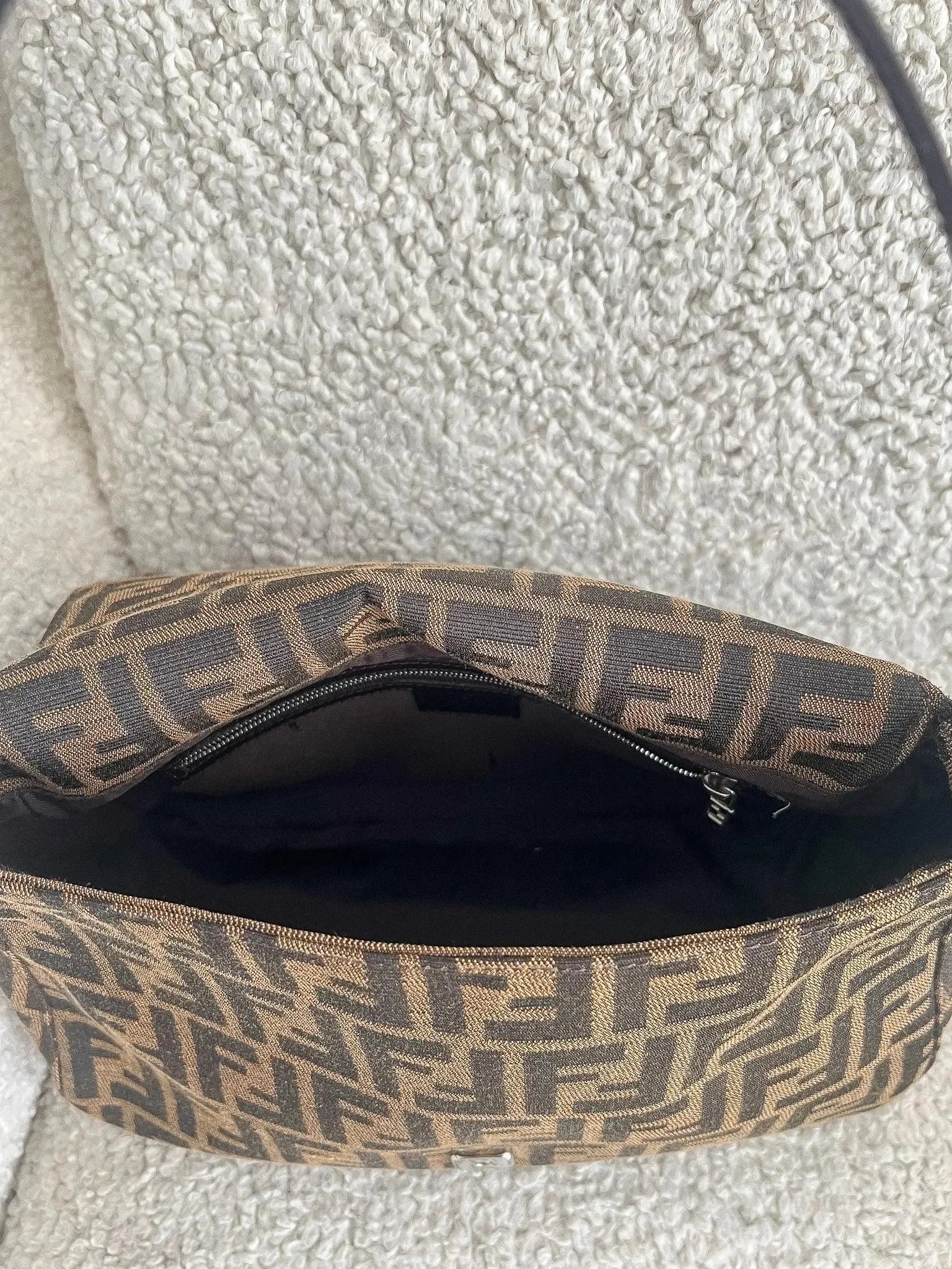 Fendi - Sac à main Mamma Baguette - Atelier Victor - Vintage  Shop