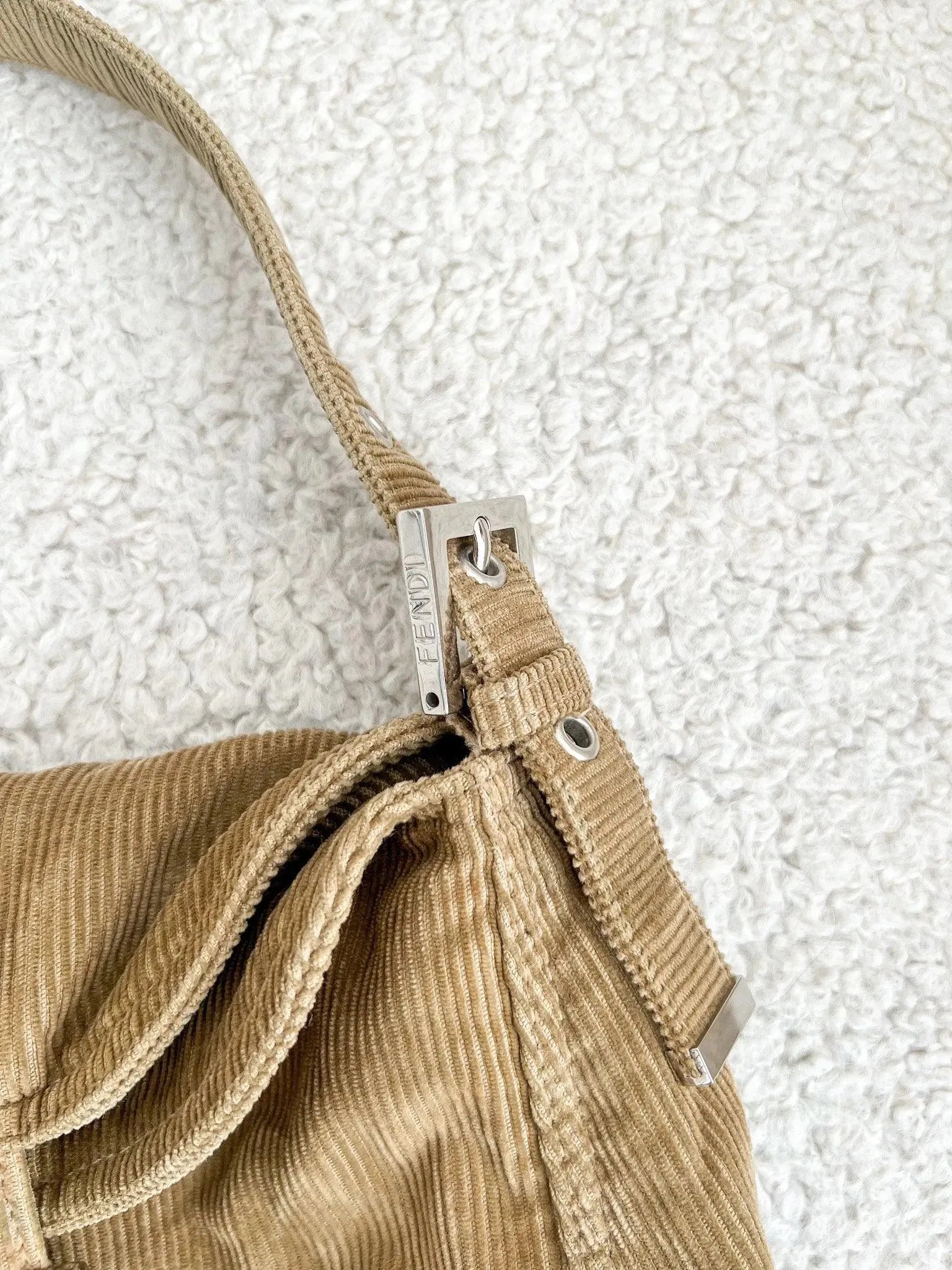 Fendi - Sac à main Mamma Baguette Suede - Atelier Victor Paris - Vintage Watch Shop Dubai