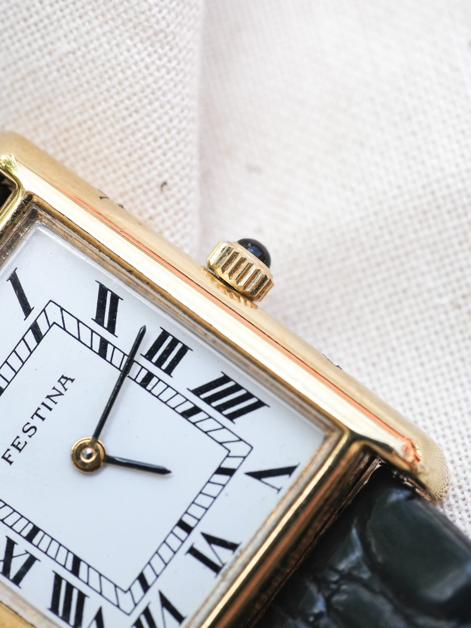 Festina - Tank Romain Blanc Plaqué or - 1980s - Atelier Victor - Vintage  Shop