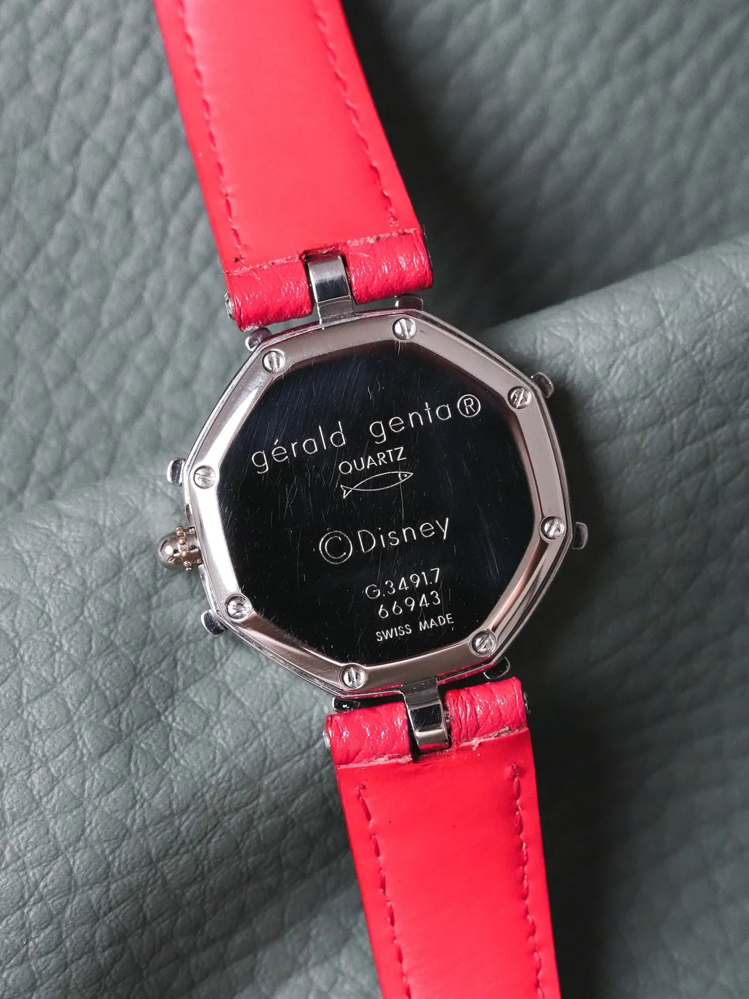 Gerald Genta - Mickey Mouse Disney 27mm Nacre Facetté - 1990s - Atelier Victor