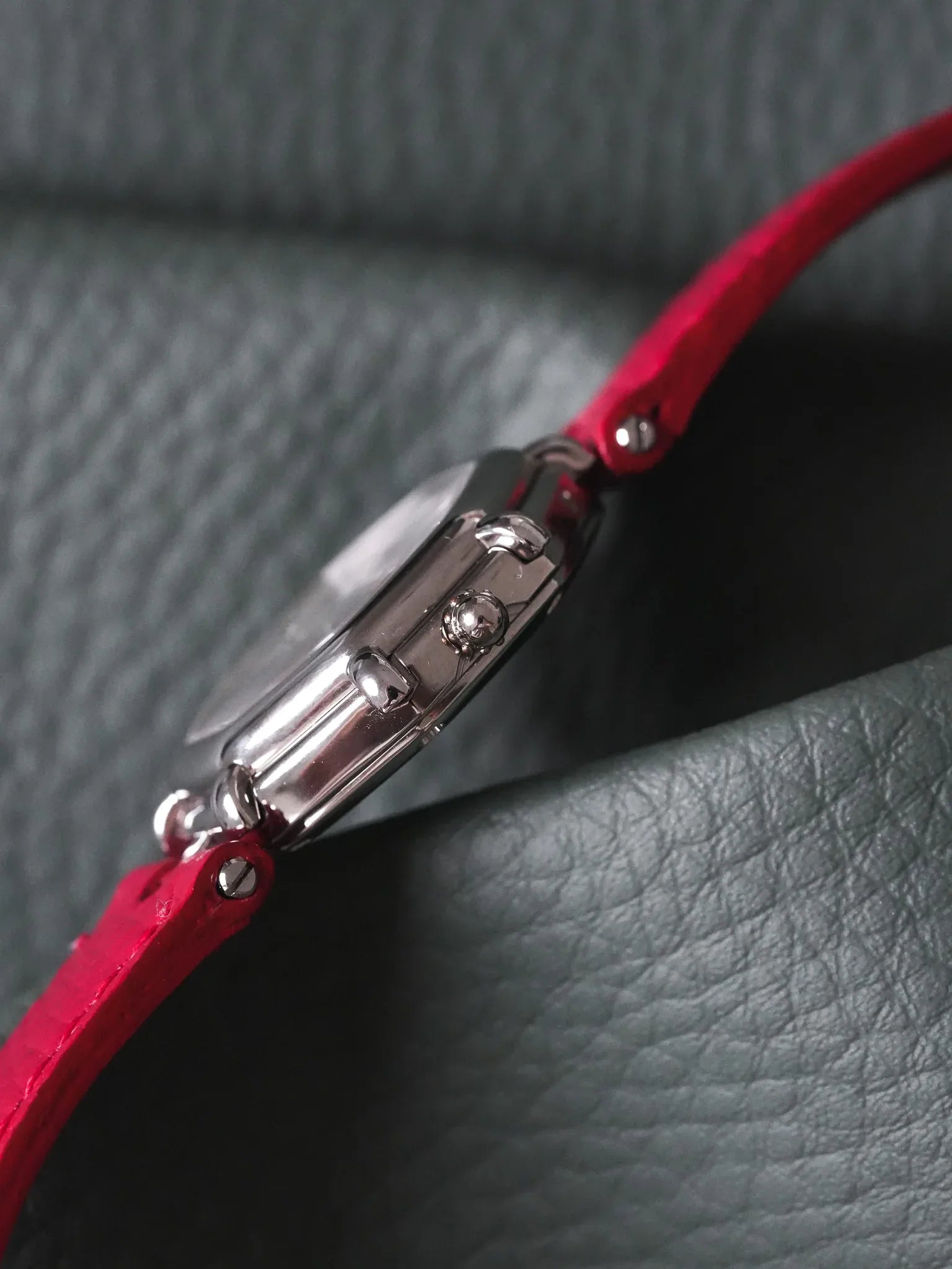 Gerald Genta - Mickey Mouse Disney 27mm Nacre Facetté - 1990s - Atelier Victor