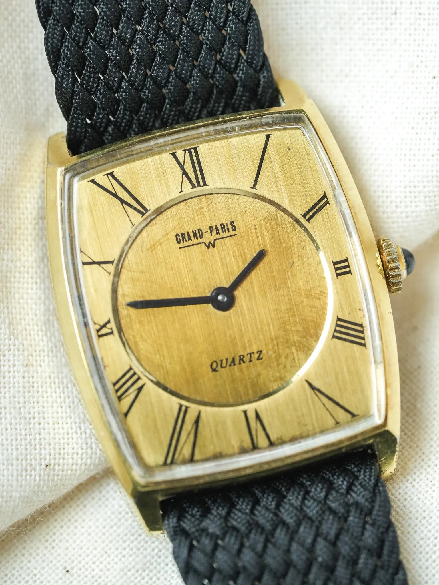 Grand-Paris - Tonneau Or patine quartz - 1980s - Atelier Victor - Vintage  Shop