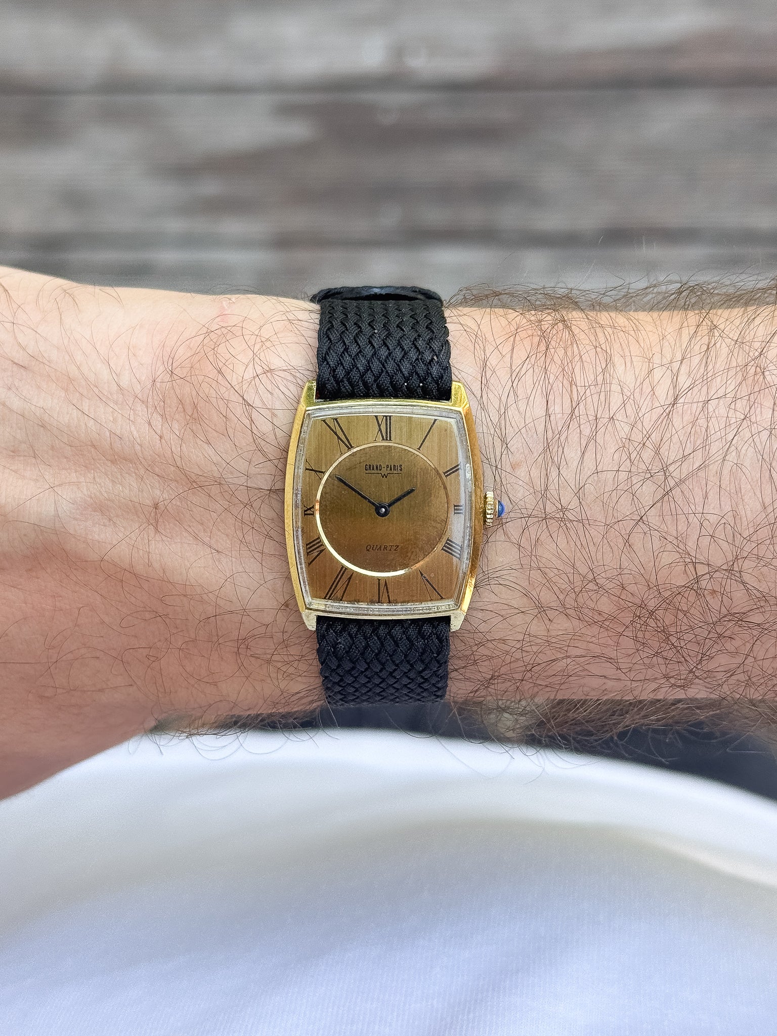 Grand-Paris - Tonneau Or patine quartz - 1980s - Atelier Victor - Vintage  Shop