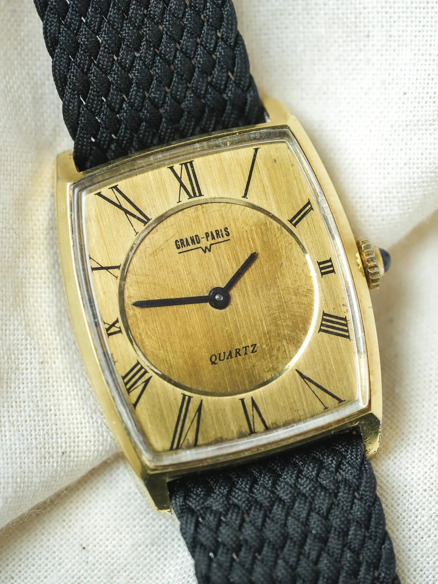Grand-Paris - Tonneau Or patine quartz - 1980s - Atelier Victor - Vintage  Shop