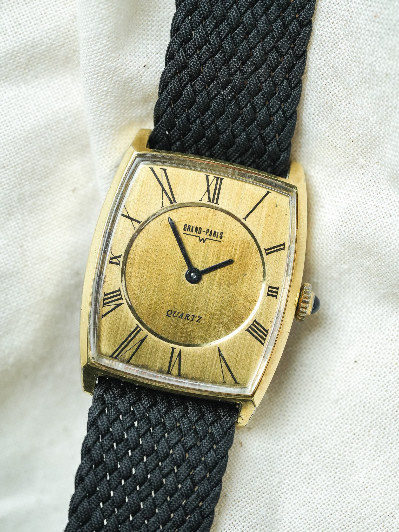 Grand-Paris - Tonneau Or patine quartz - 1980s - Atelier Victor - Vintage  Shop
