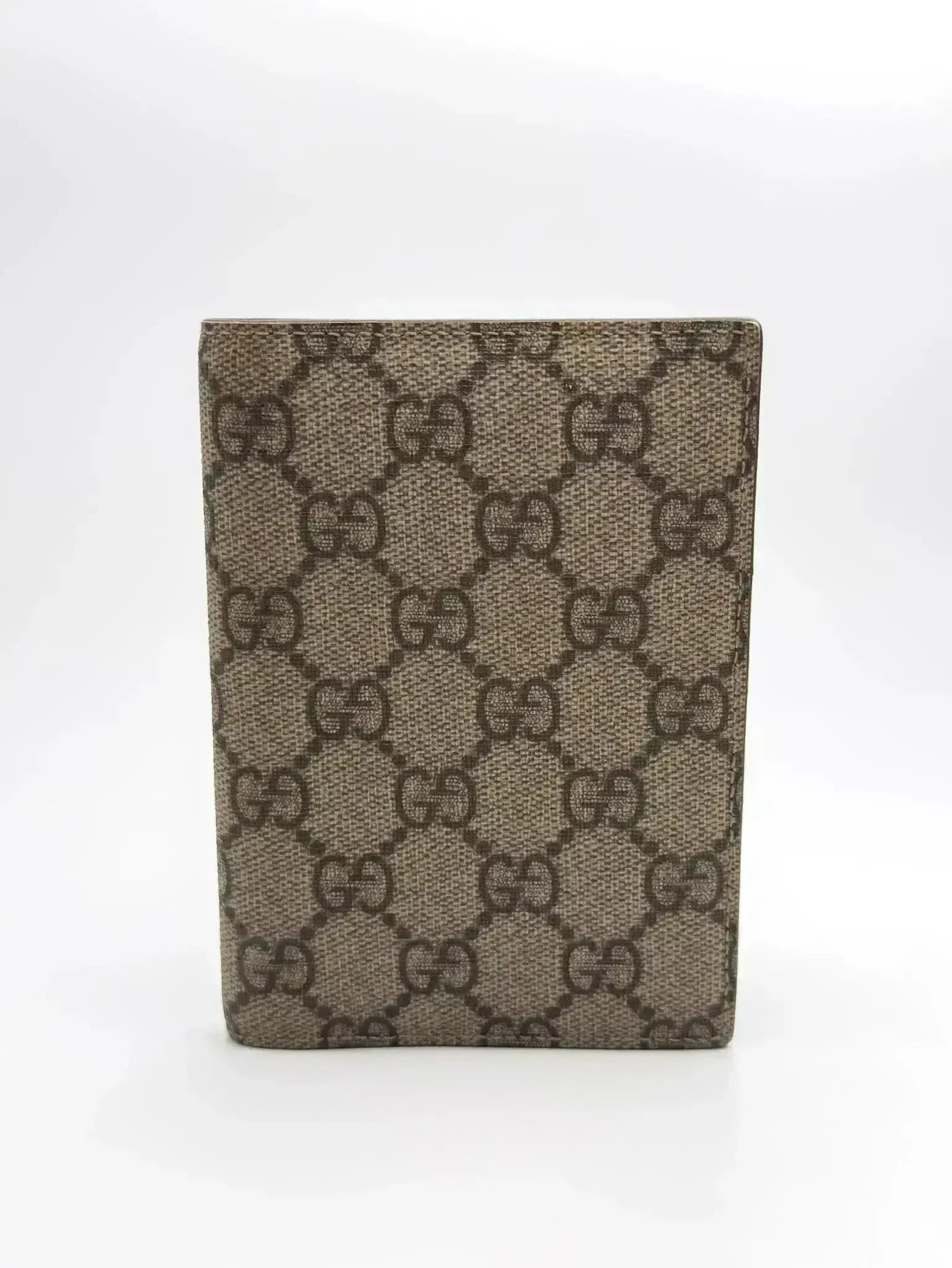 Gucci - Passport case in GG canvas