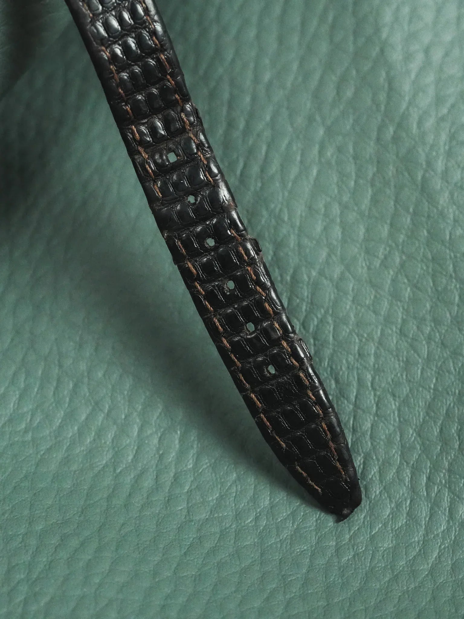 Gucci - Femme Coussin Or Laque GG Rouge - 1990s - Atelier Victor