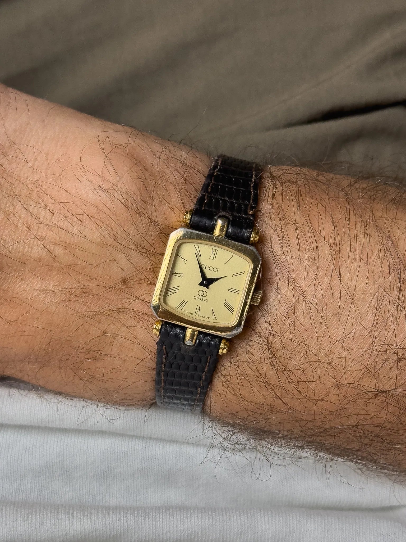 Gucci - Femme Coussin Or Laque GG Rouge - 1990s - Atelier Victor