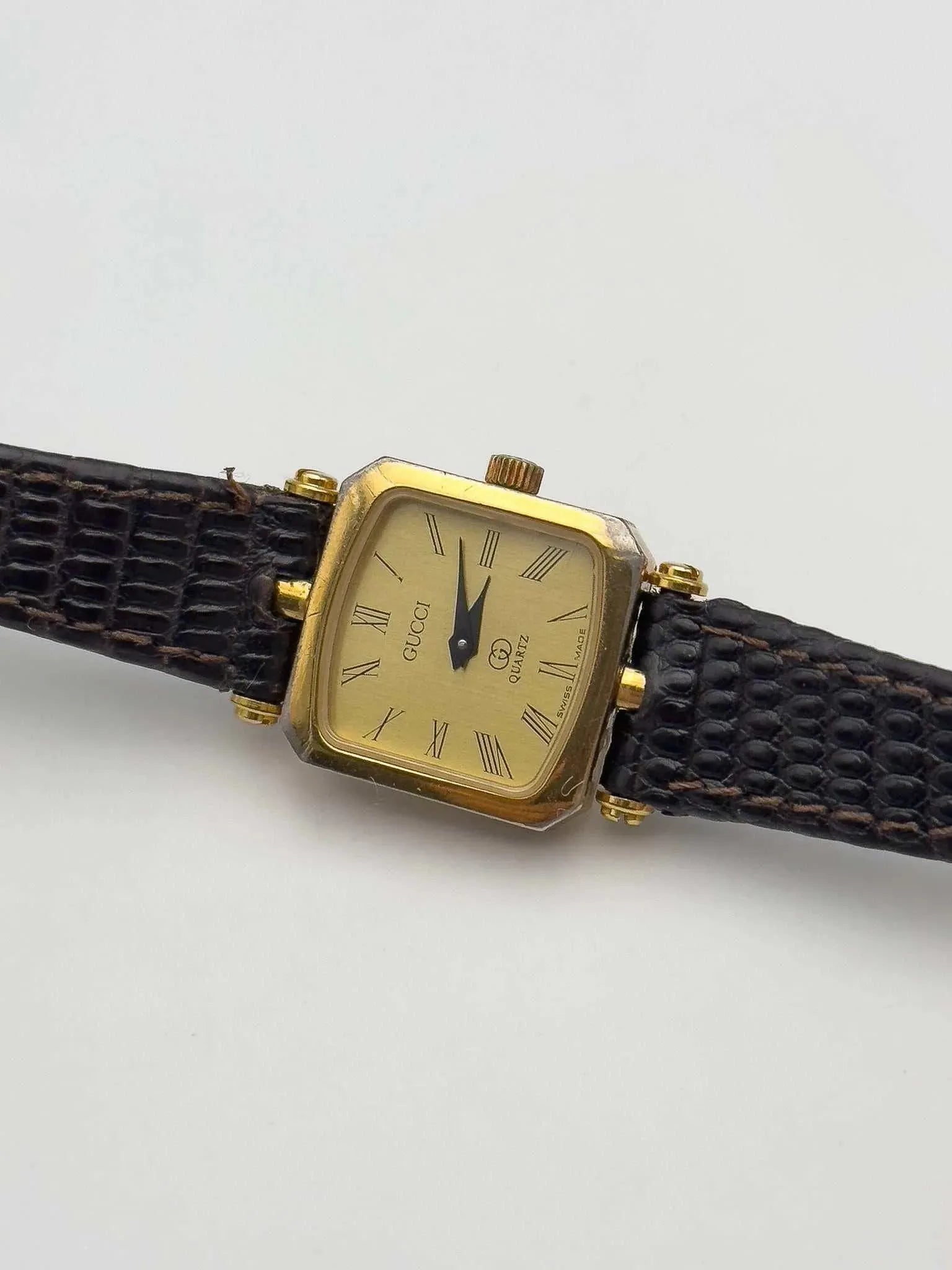 Gucci - Lady Square Gold - 1990s - Atelier Victor Paris - Vintage Watch Shop Dubai