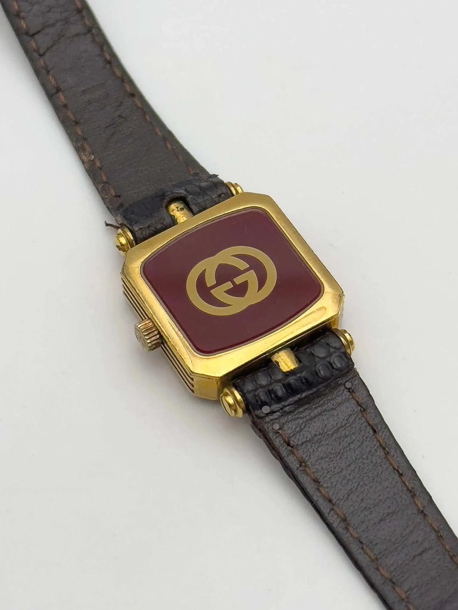 Gucci - Lady Square Gold - 1990s - Atelier Victor Paris - Vintage Watch Shop Dubai