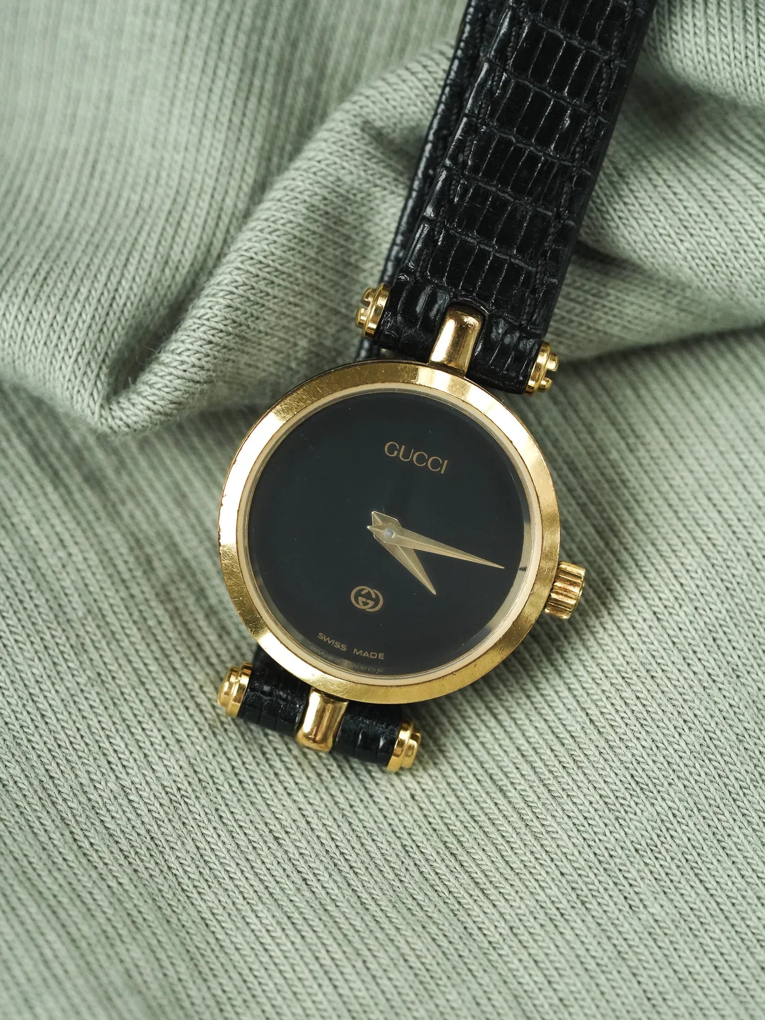 Gucci - Mini Ronde Or laque noir cornes centrales - 1990s - Atelier Victor