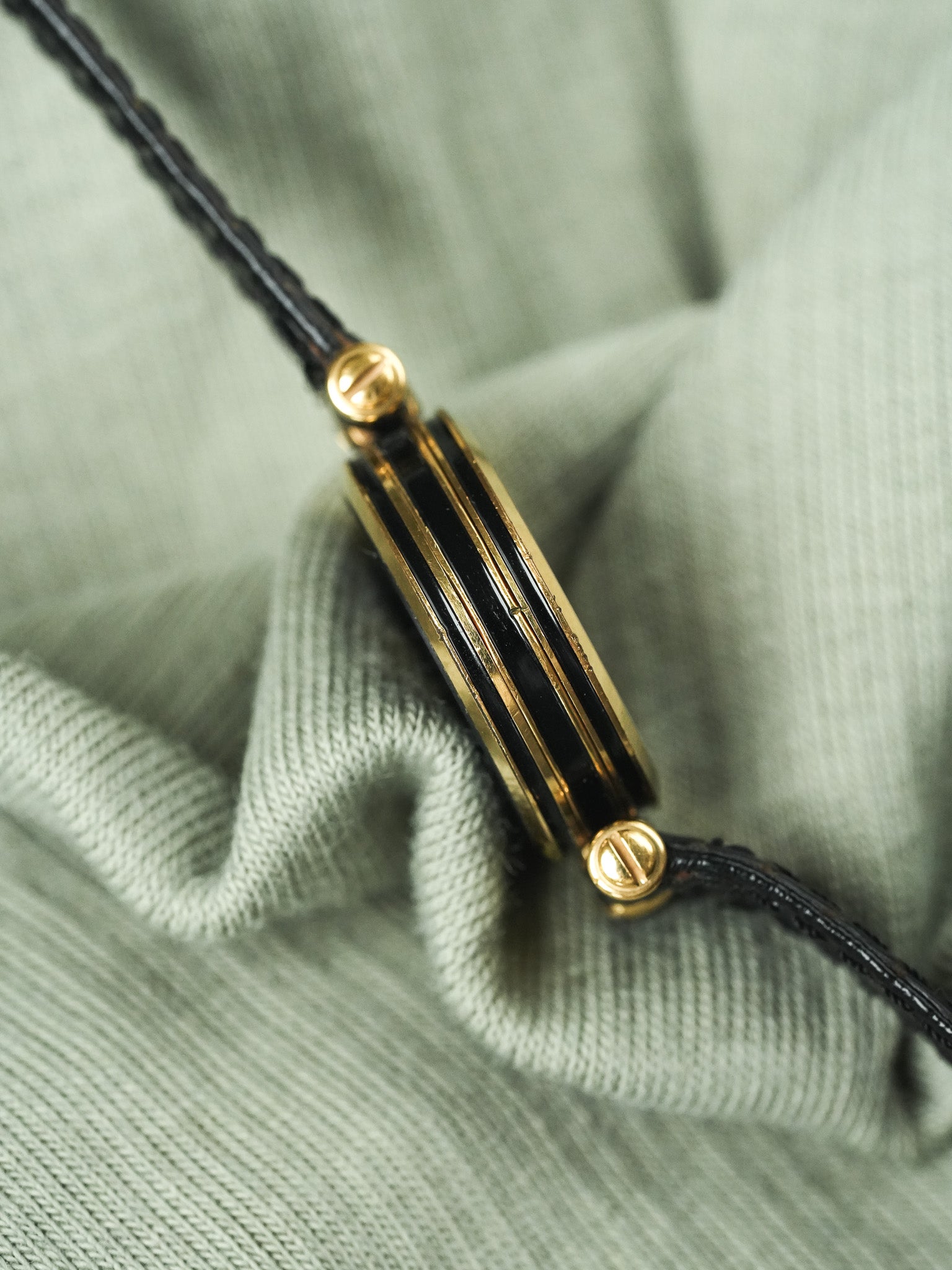 Gucci - Mini Ronde Or laque noir cornes centrales - 1990s - Atelier Victor