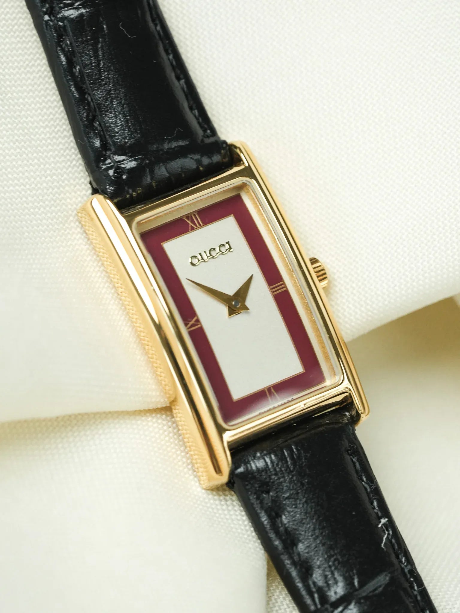 Gucci - Mini Tank Plaqué Or Cadran Argent Rouge - 1990s - Atelier Victor