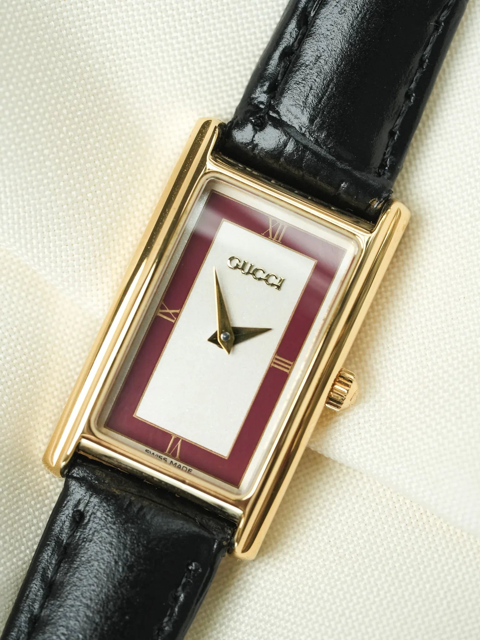 Gucci - Mini Tank Plaqué Or Cadran Argent Rouge - 1990s - Atelier Victor