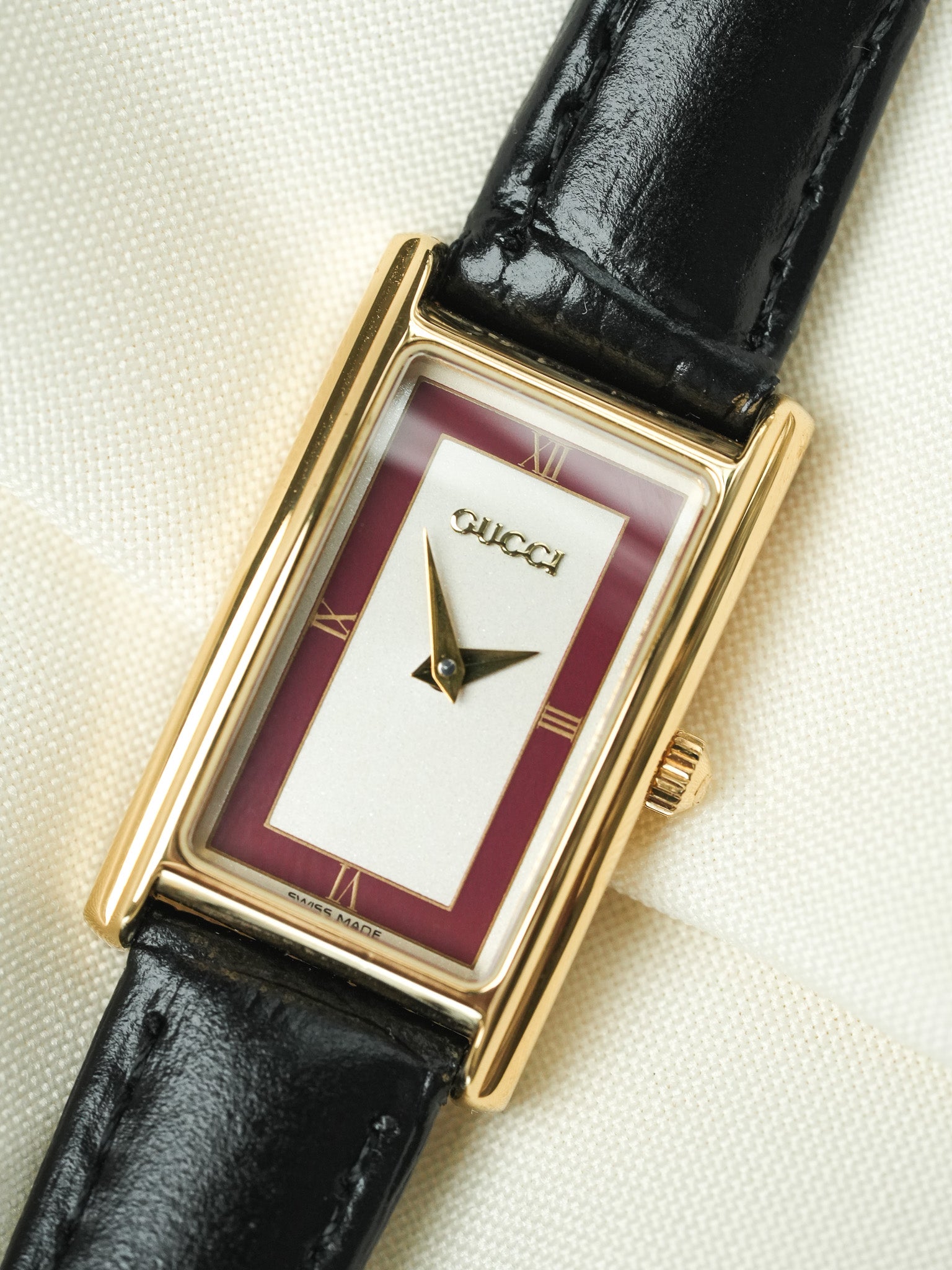 Gucci - Mini Tank Plaqué Or Cadran Argent Rouge - 1990s - Atelier Victor