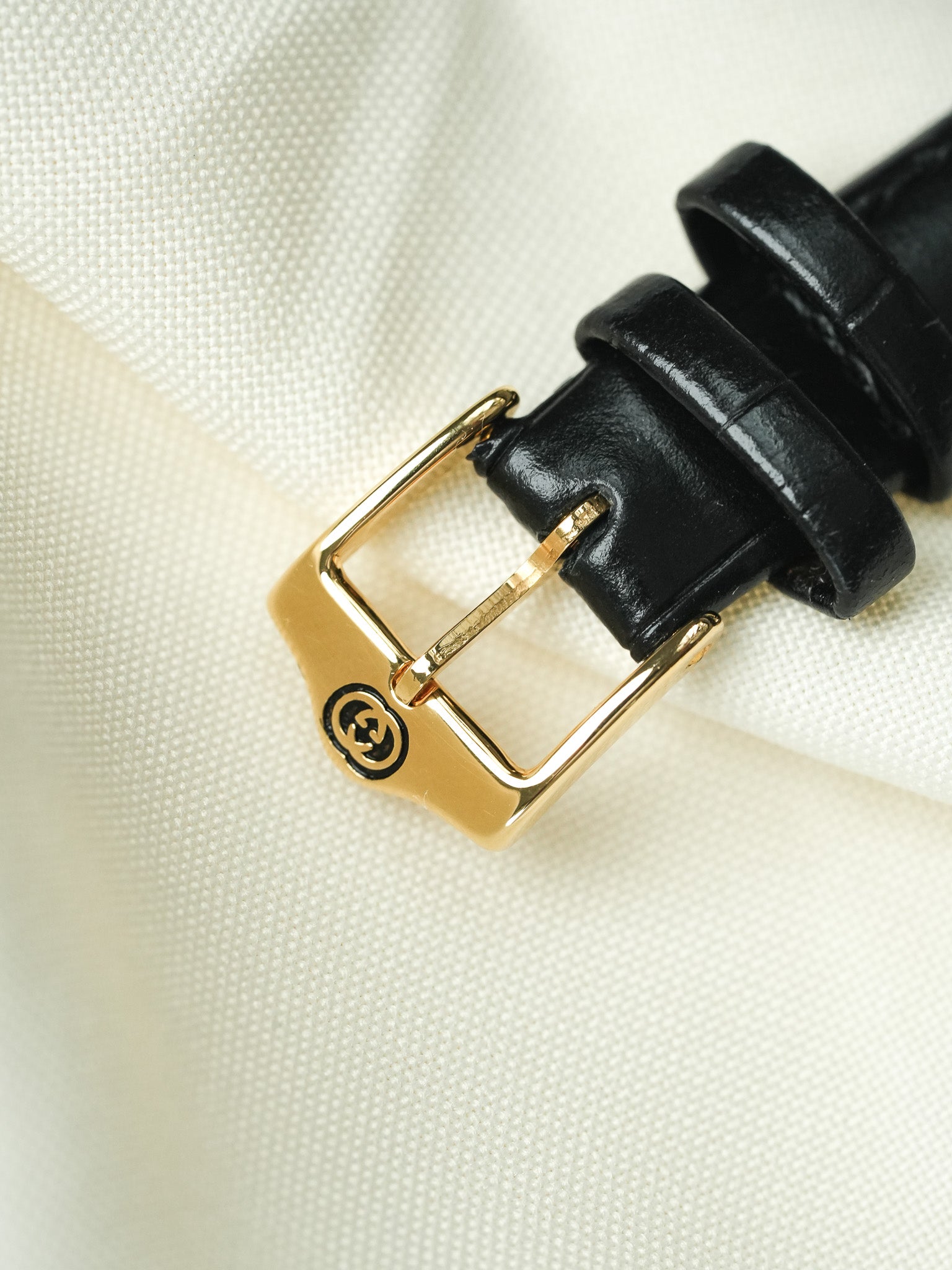 Gucci - Mini Tank Plaqué Or Cadran Argent Rouge - 1990s - Atelier Victor