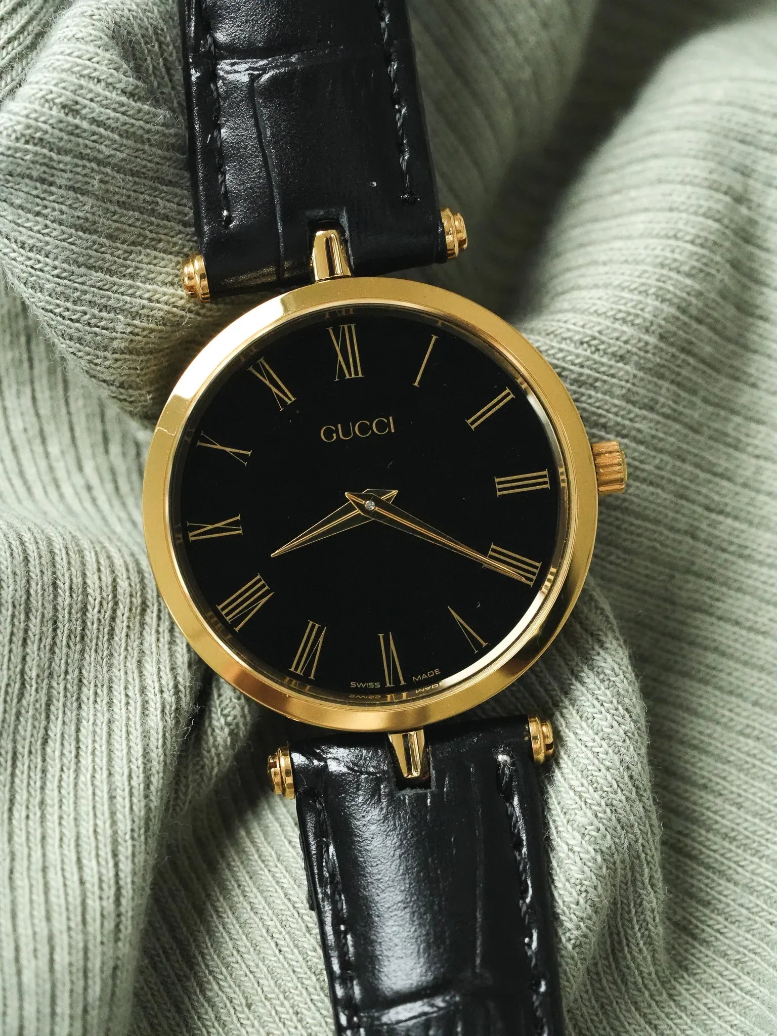 Gucci - Ronde Or et Noir boitier laque noir Gucci - 1990s - Atelier Victor