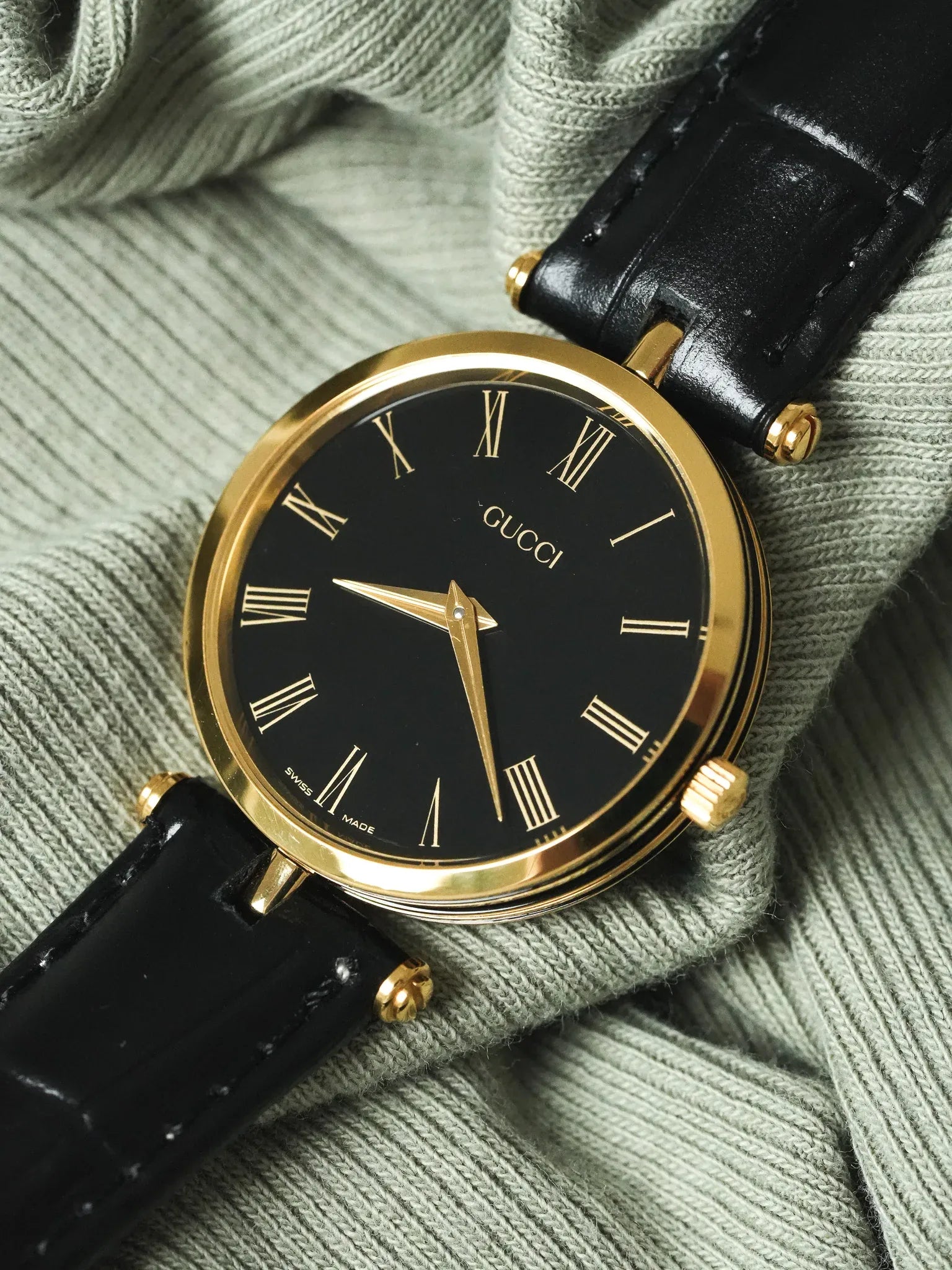 Gucci - Ronde Or et Noir boitier laque noir Gucci - 1990s - Atelier Victor