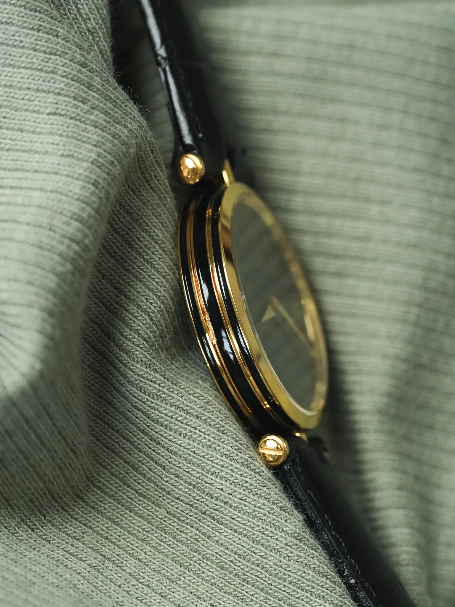 Gucci - Ronde Or et Noir boitier laque noir Gucci - 1990s - Atelier Victor