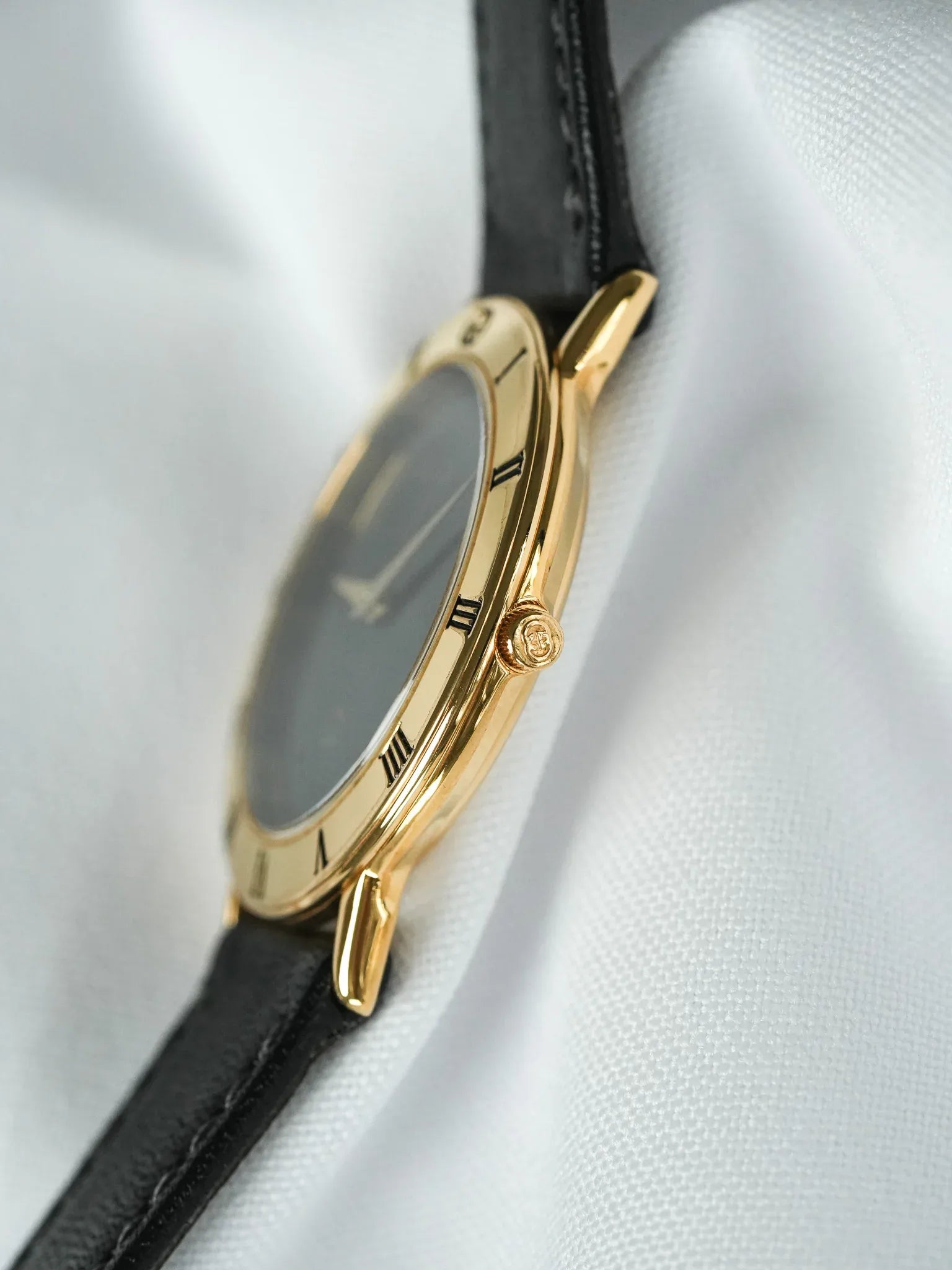 Gucci - Ronde Or Index Romain Cadran noir (0005145) - 1990s - Atelier Victor