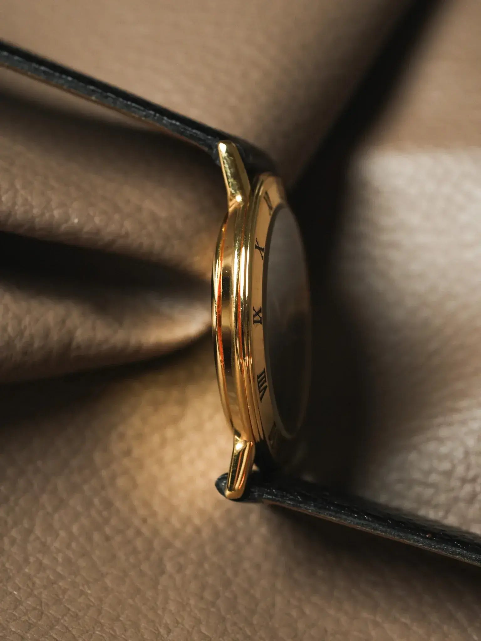 Gucci - Ronde Or Index Romain Cadran noir (0289470) - 1990s