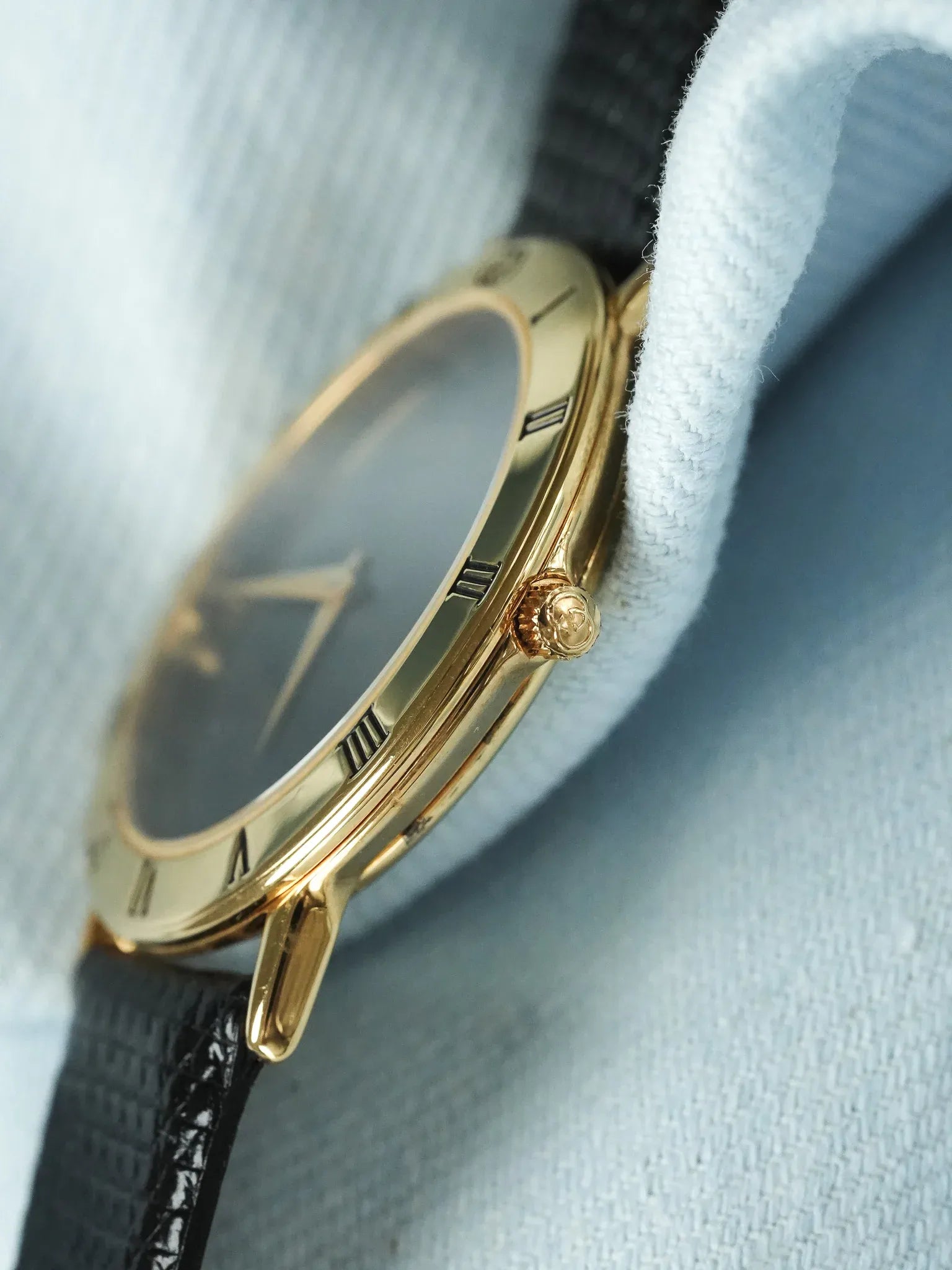 Gucci - Ronde Or Index Romain Cadran noir - 1990s - Atelier Victor