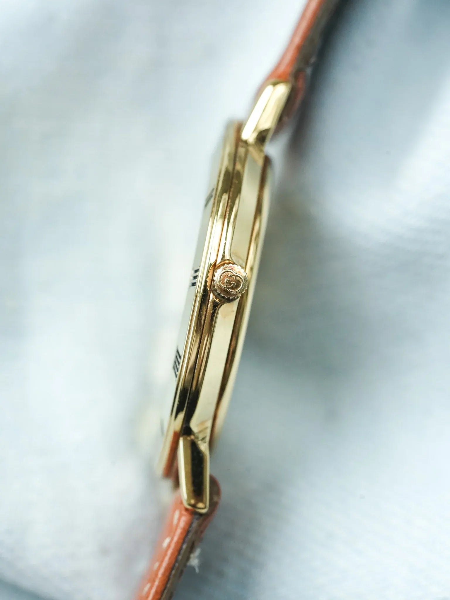 Watch Gucci Vintage (1990s) - Round Gold Sub-second 33mm 