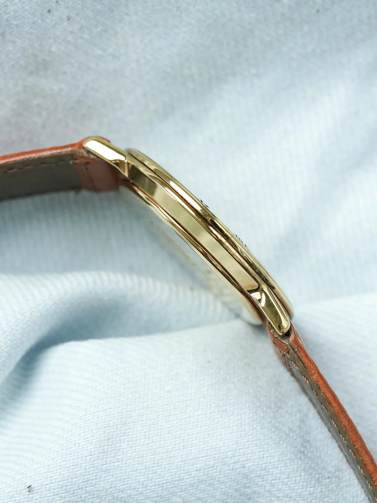 Watch Gucci Vintage (1990s) - Round Gold Sub-second 33mm 