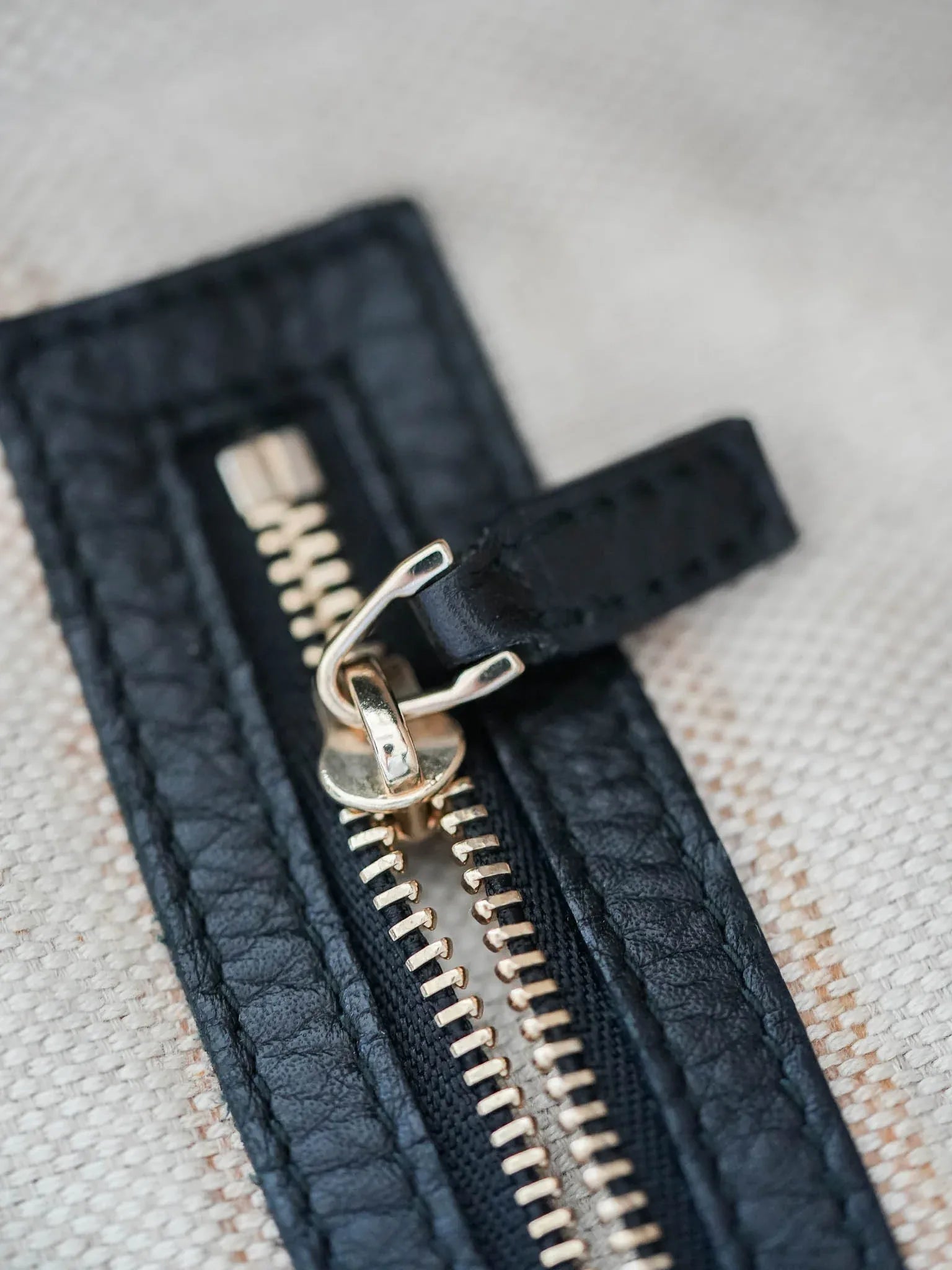 Gucci - Sac à main Soho en cuir noir - Atelier Victor