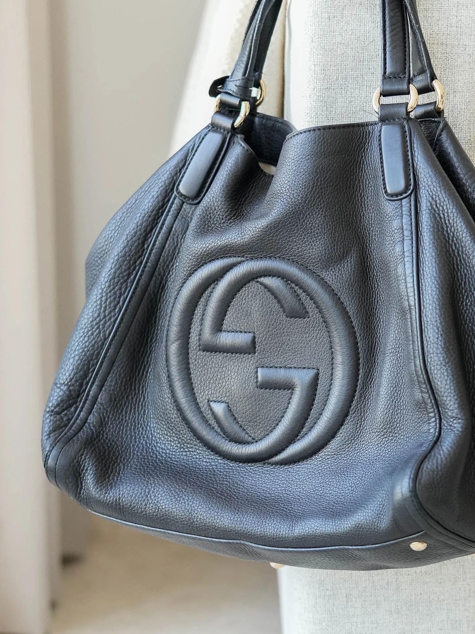 Gucci - Sac à main Soho en cuir noir - Atelier Victor