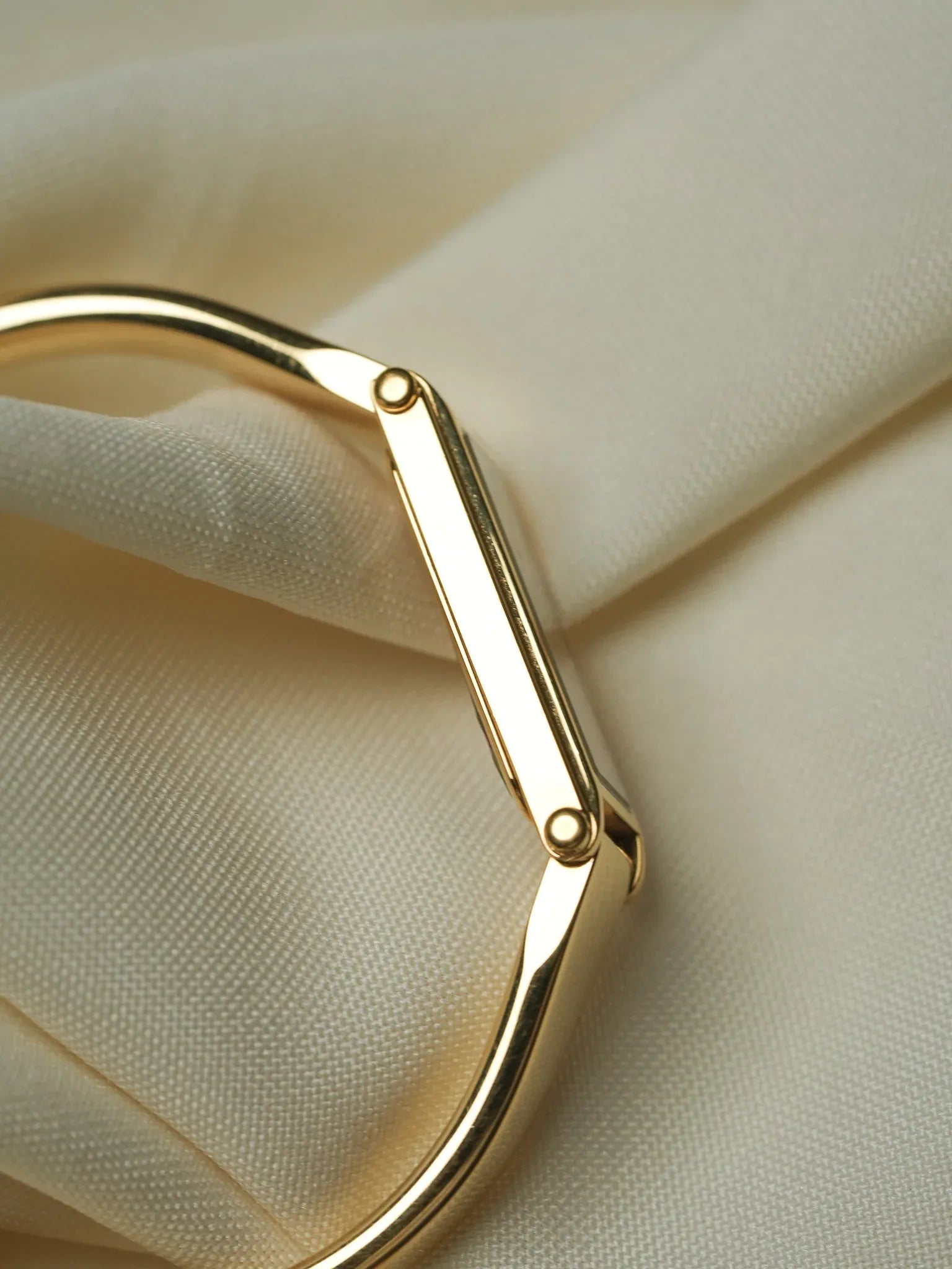 Gucci - Tank Gold Armreif Zifferblatt rosa Perlmutt - 1990s 