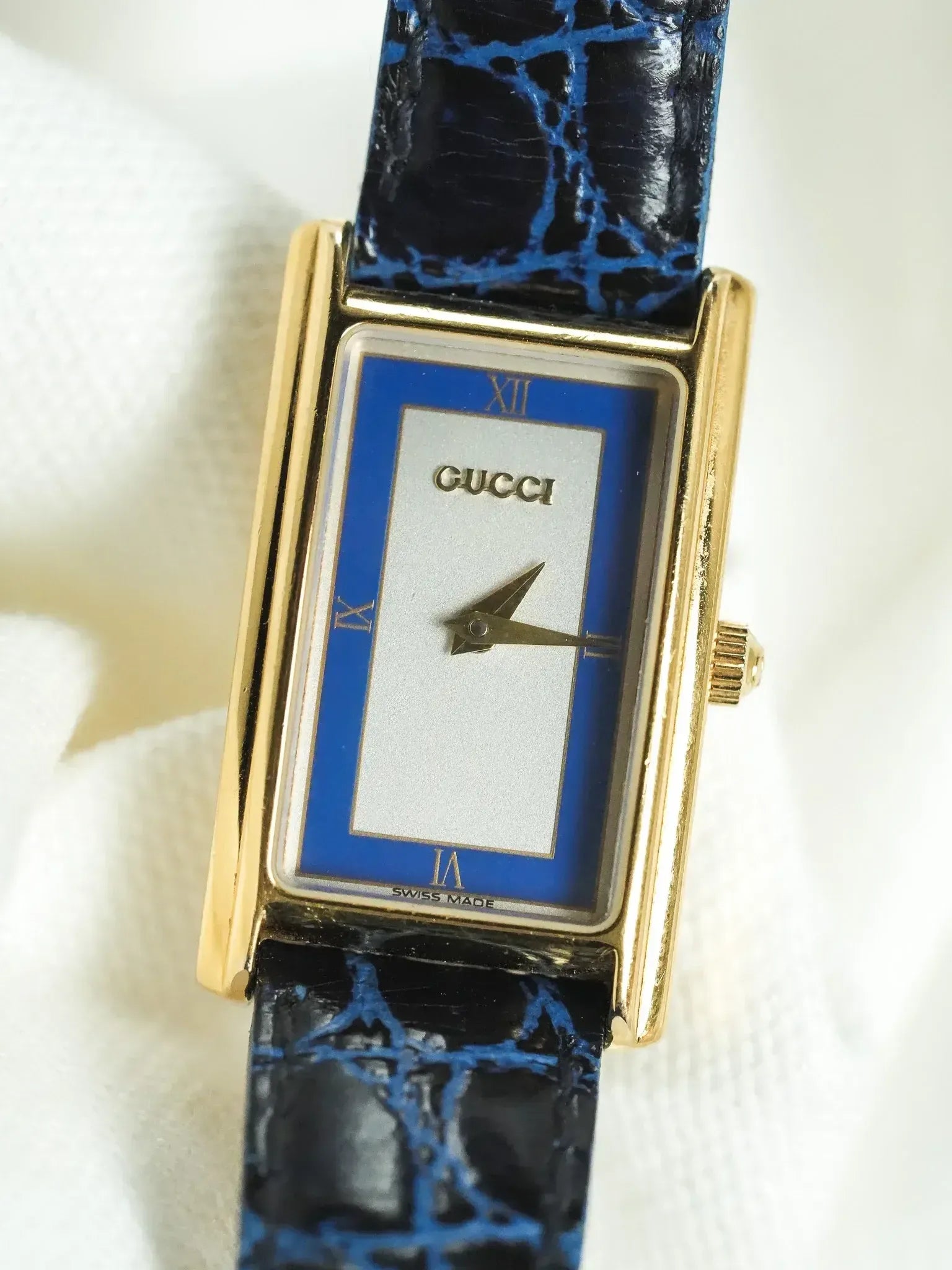 Vintage 1990s Gucci Tank 1800L Women’s Dress Watch
Swiss Made, Silver Toned Gucci-1800L-with-three-straps-  main image 2