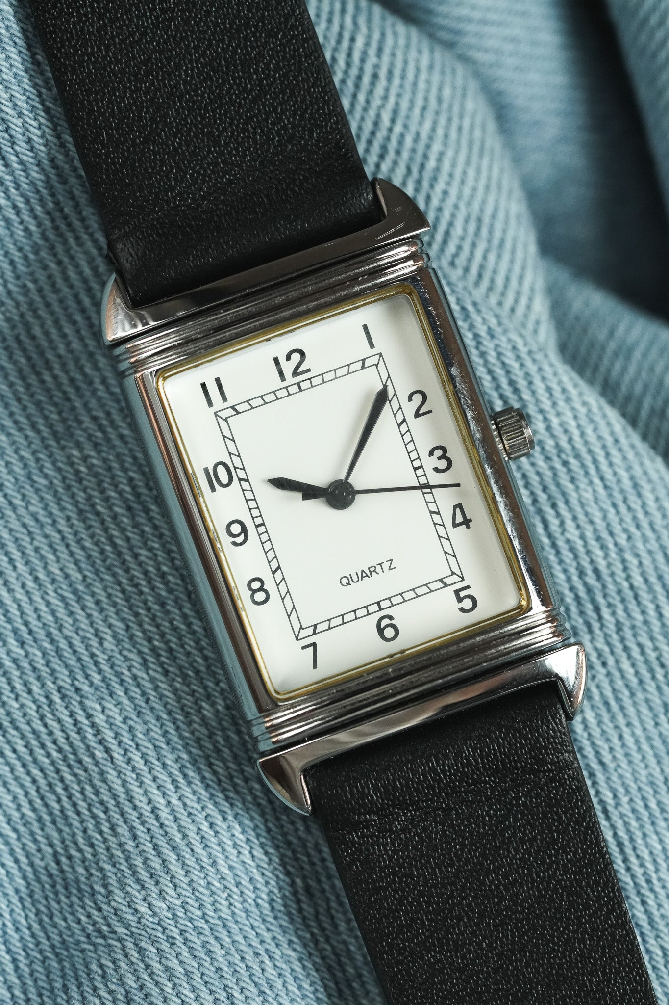 Hitachi - Tank Reverso Acier Quartz - 1990s - Atelier Victor - Vintage  Shop