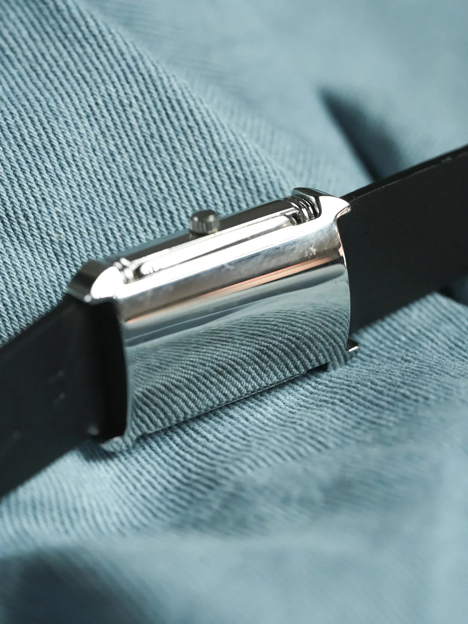 Hitachi - Tank Reverso Acier Quartz - 1990s - Atelier Victor - Vintage  Shop