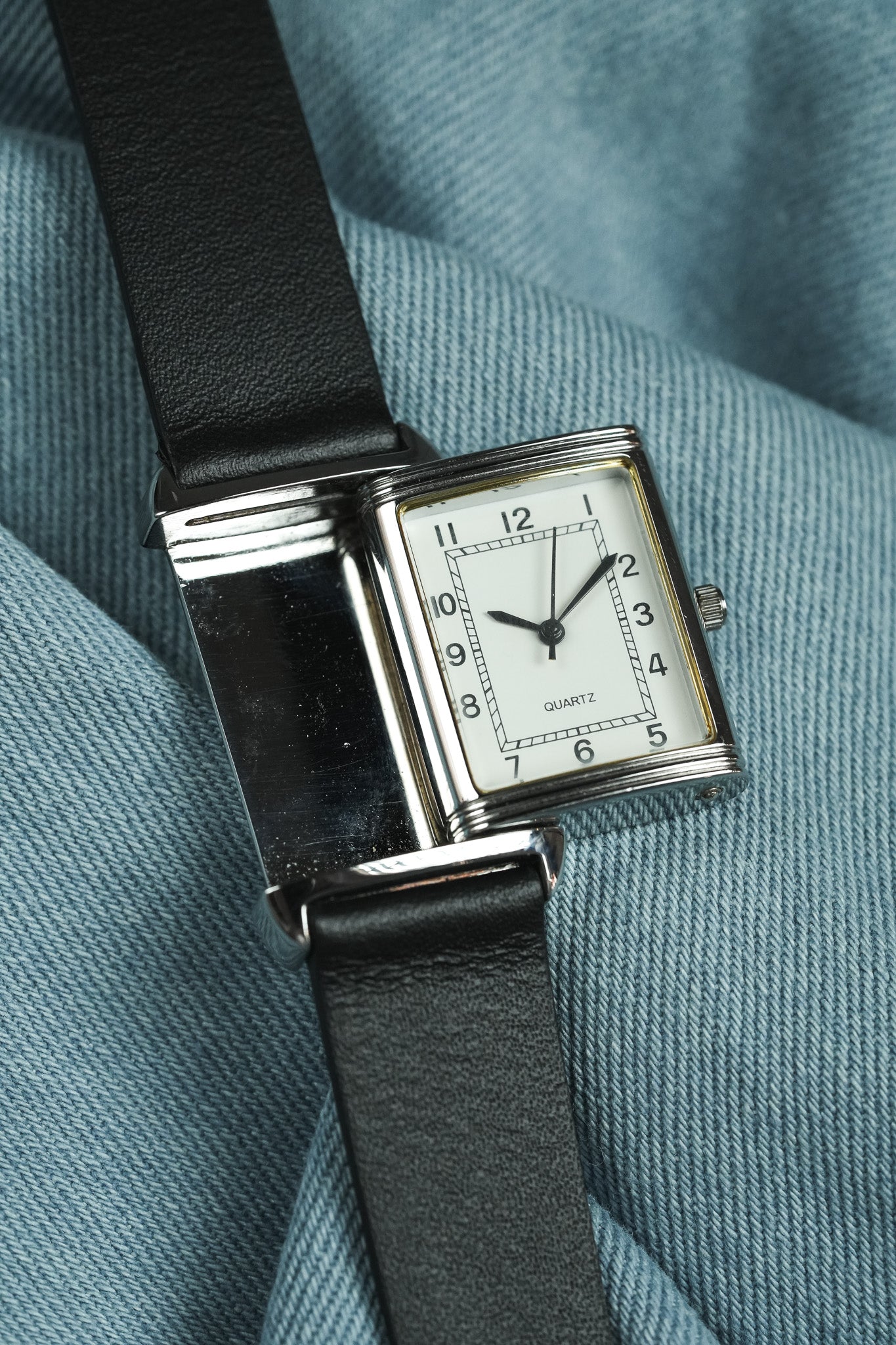 Hitachi - Tank Reverso Acier Quartz - 1990s - Atelier Victor - Vintage  Shop